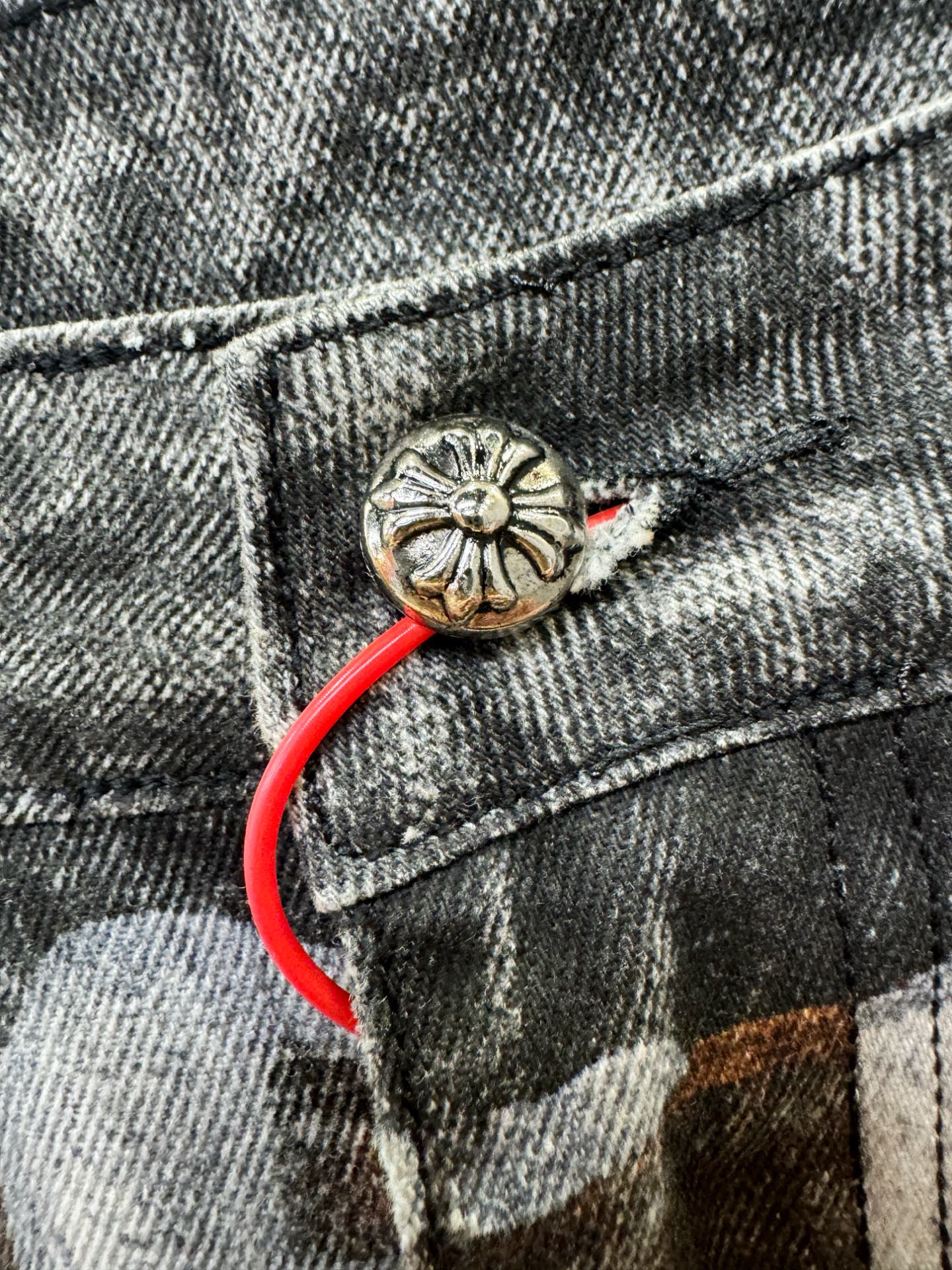 CHROME HEARTS 克罗心 专柜新品，原版牛仔裤 原版重工打造，品牌经典LOGO设计，三标齐全！