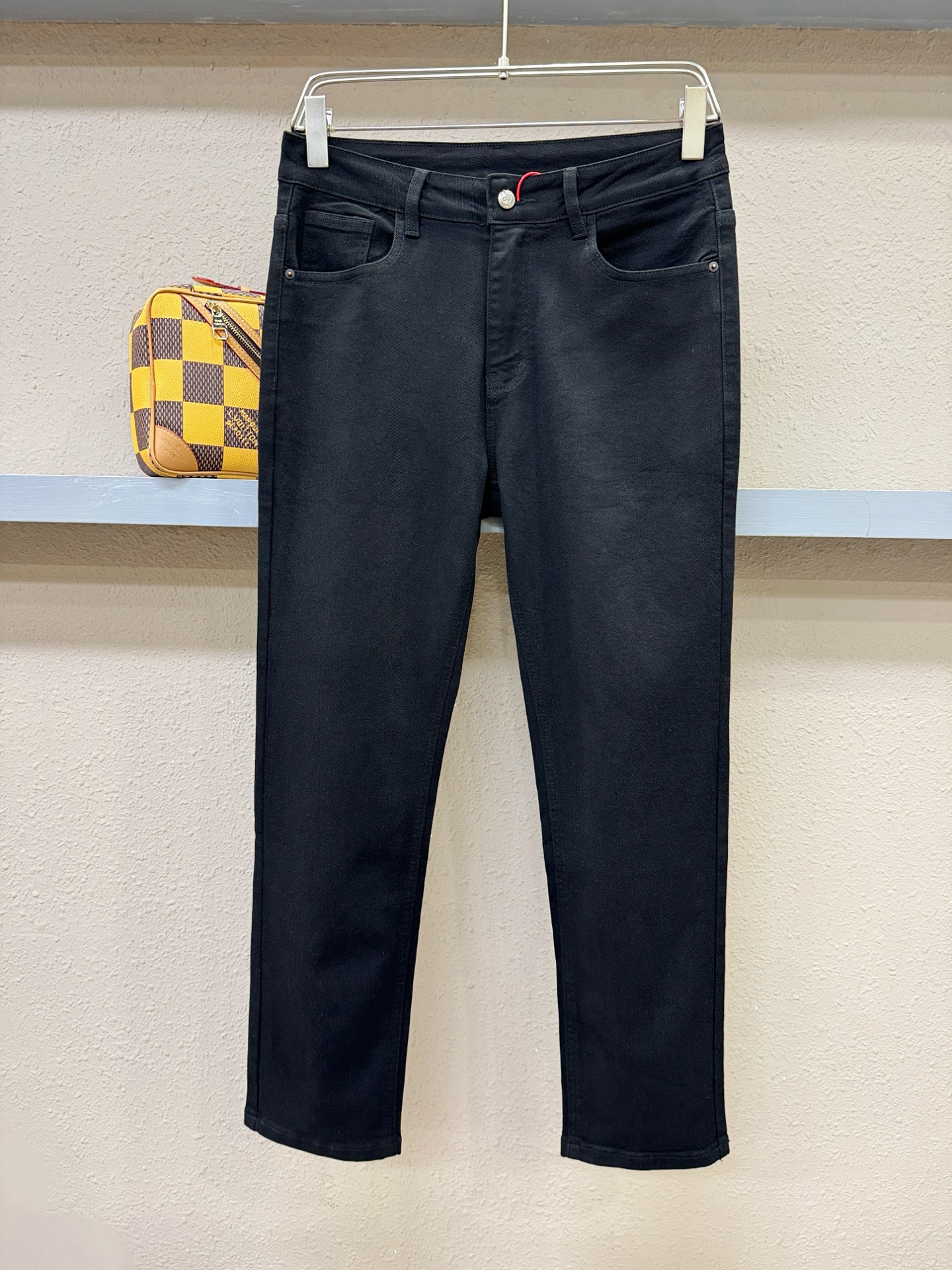 Loro Piana诺悠翩雅 专柜新品，原版牛仔裤 原版重工打造，品牌经典LOGO设计，三标齐全！原版五