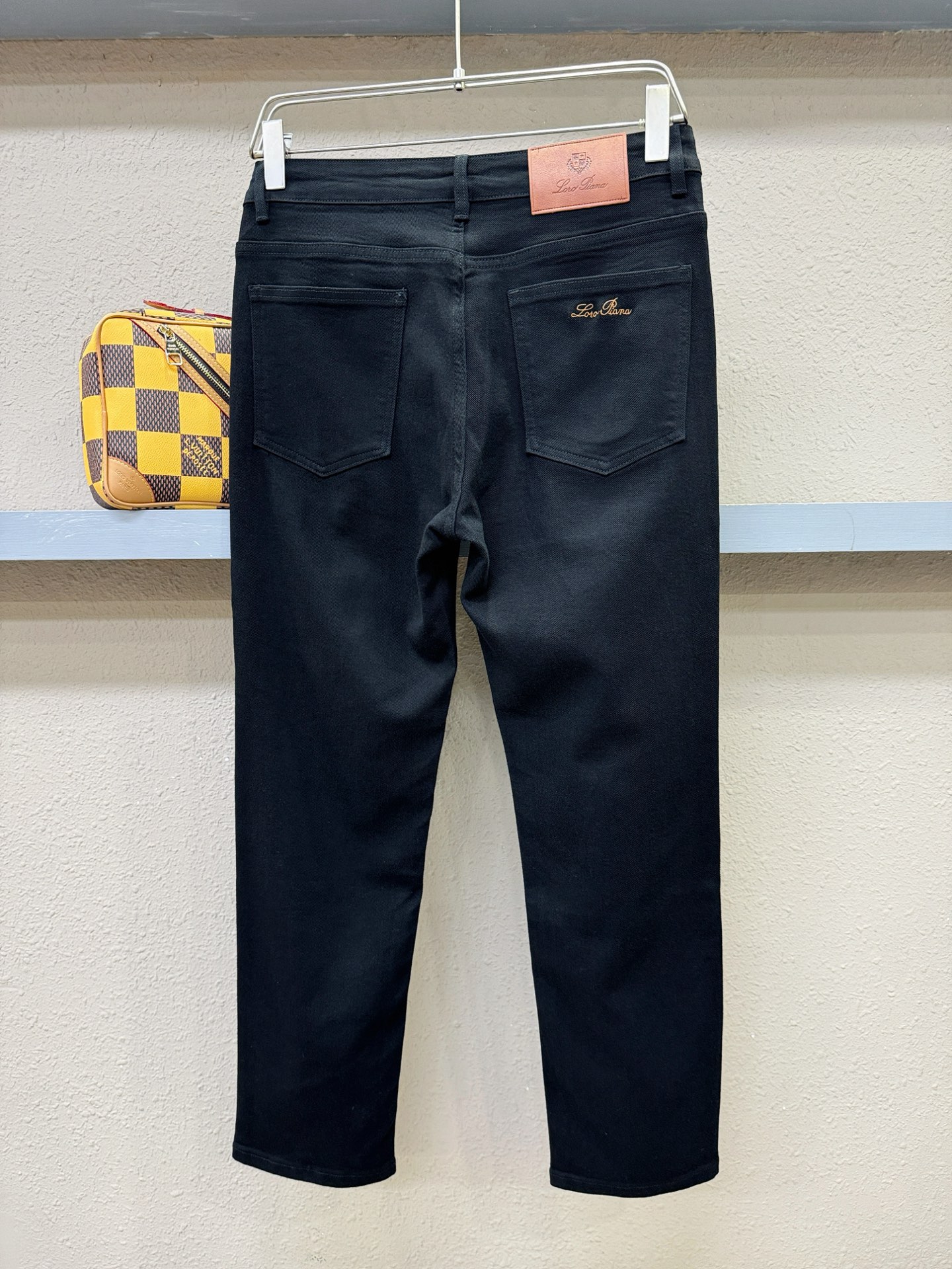 Loro Piana诺悠翩雅 专柜新品，原版牛仔裤 原版重工打造，品牌经典LOGO设计，三标齐全！原版五