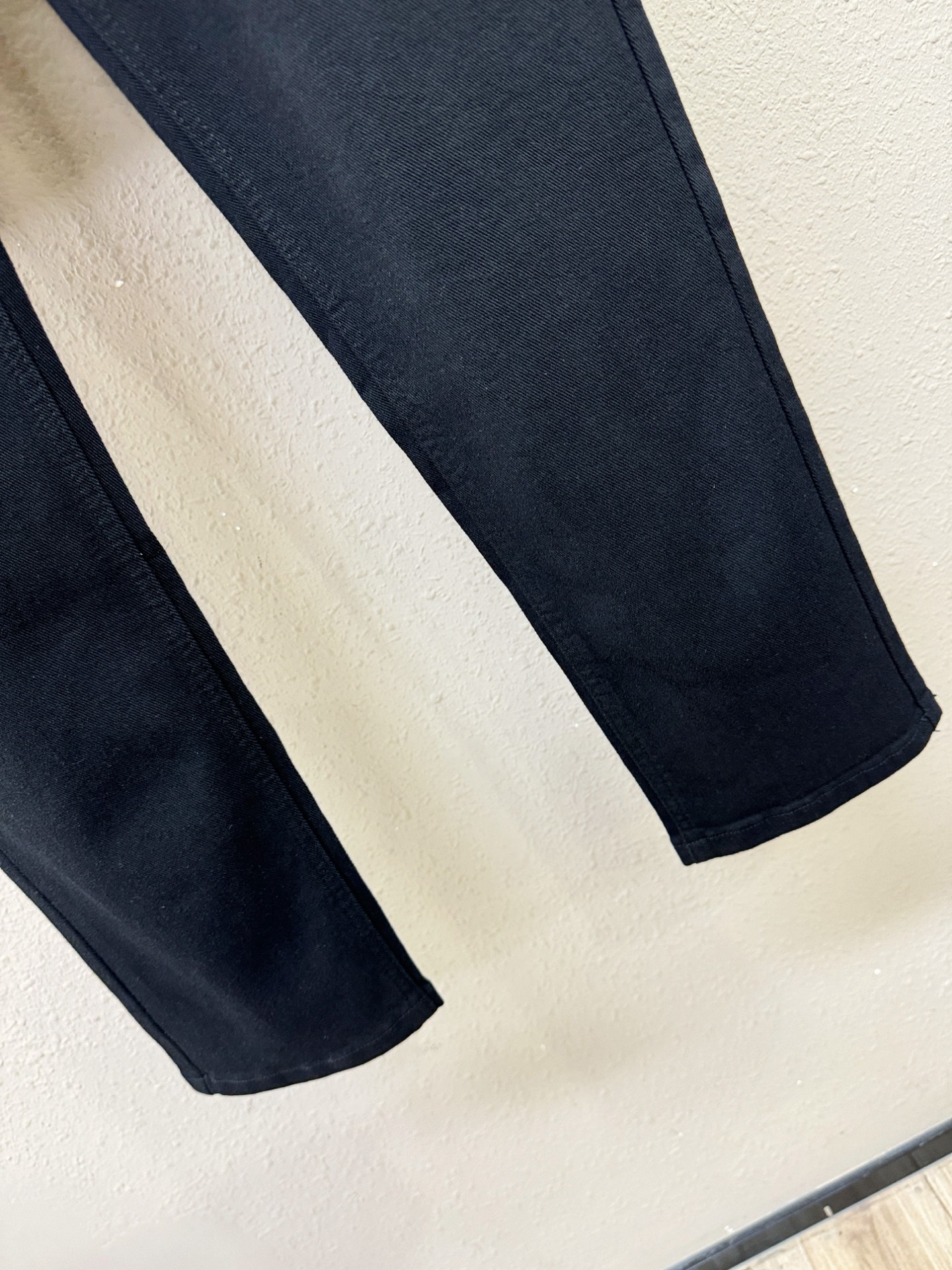 Loro Piana诺悠翩雅 专柜新品，原版牛仔裤 原版重工打造，品牌经典LOGO设计，三标齐全！原版五