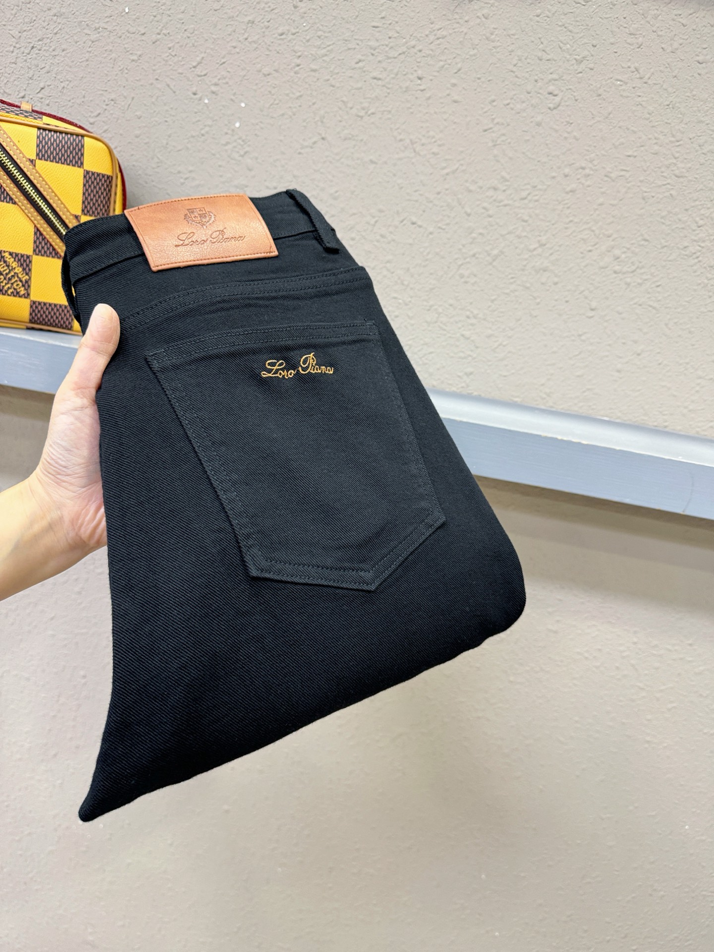 Loro Piana诺悠翩雅 专柜新品，原版牛仔裤 原版重工打造，品牌经典LOGO设计，三标齐全！原版五