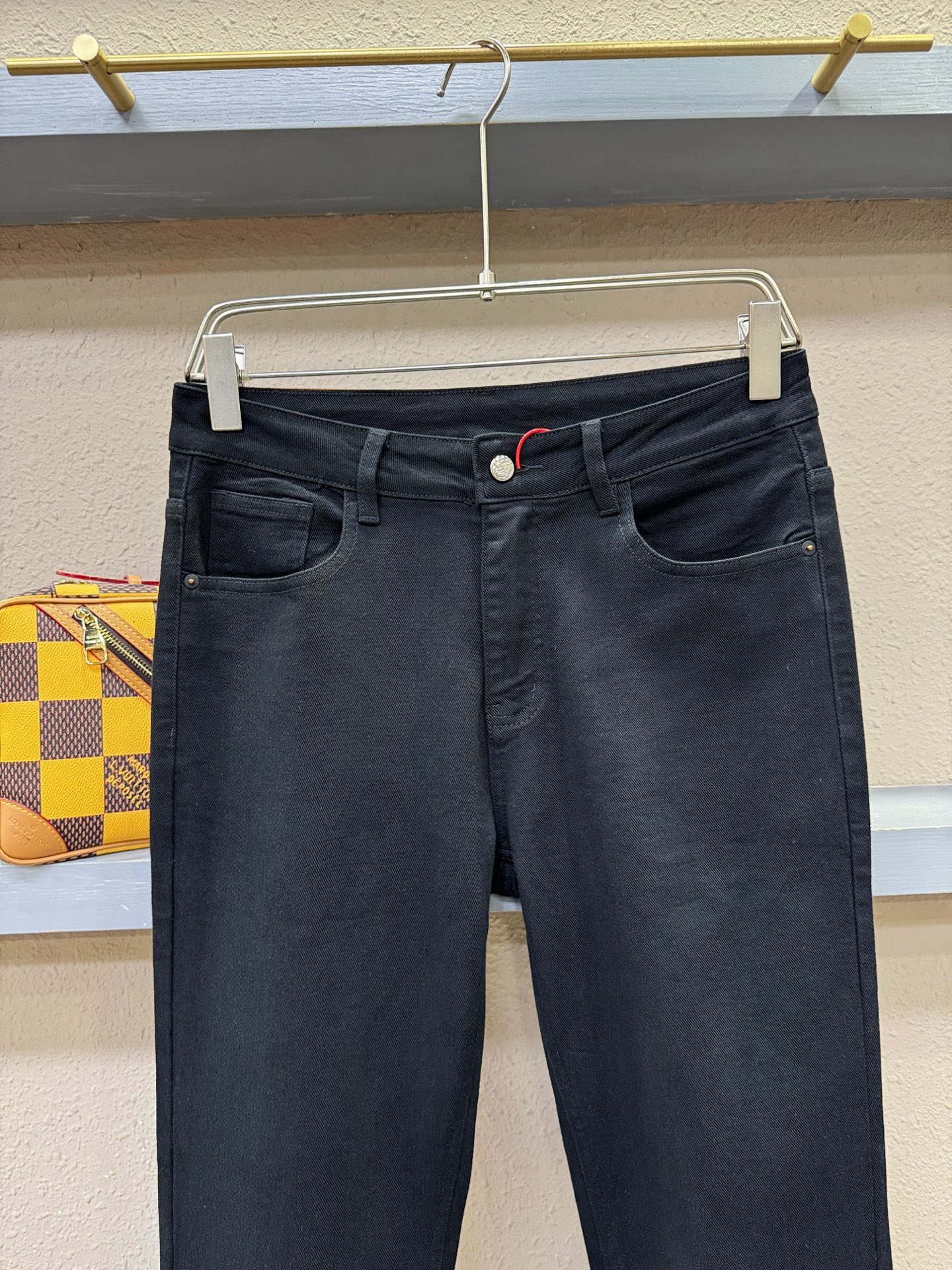 Loro Piana诺悠翩雅 专柜新品，原版牛仔裤 原版重工打造，品牌经典LOGO设计，三标齐全！原版五