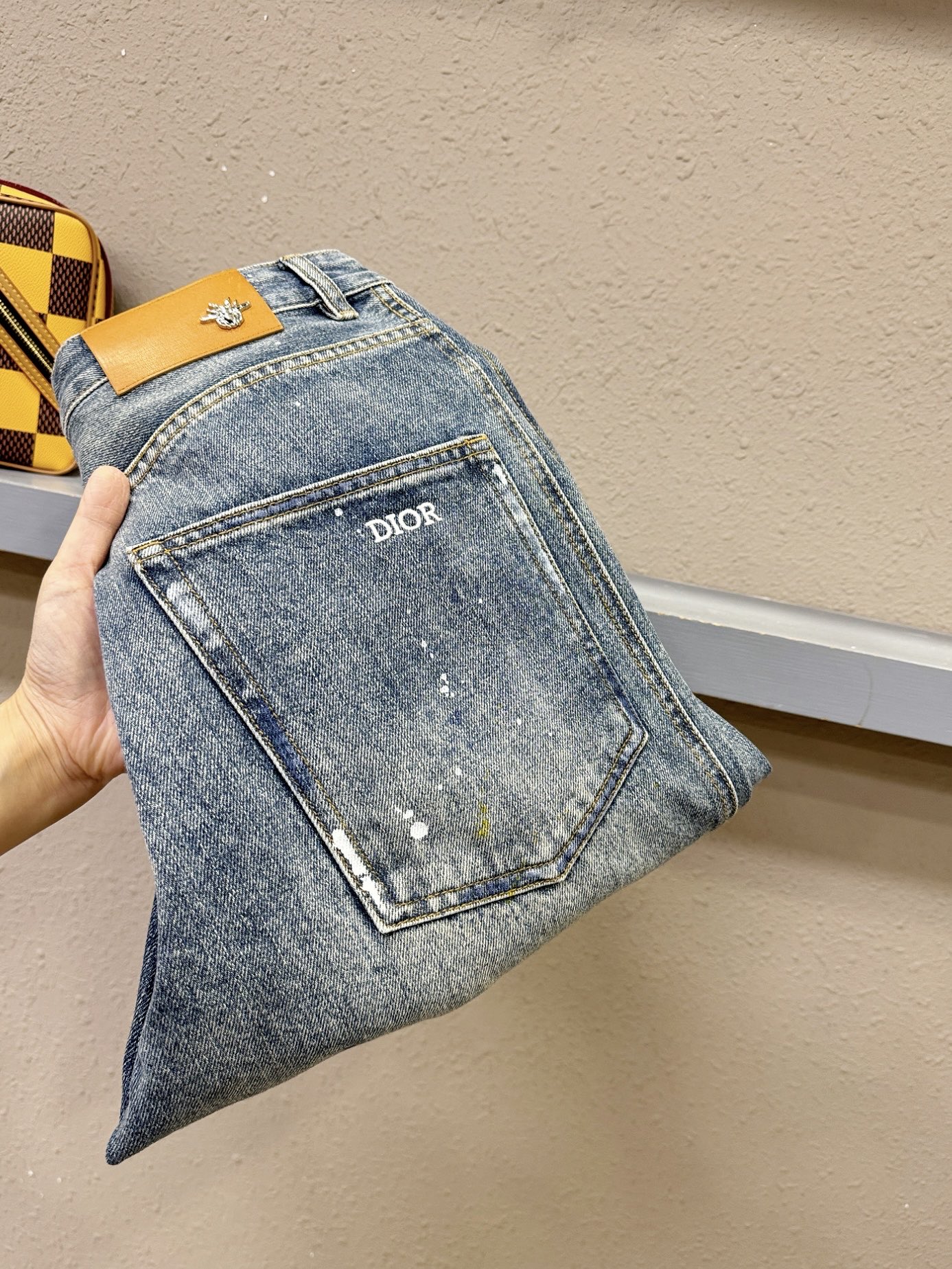 Dior迪奥 专柜新品，原版牛仔裤 原版重工打造，品牌经典LOGO设计，三标齐全！原版五金辅料。专柜定制