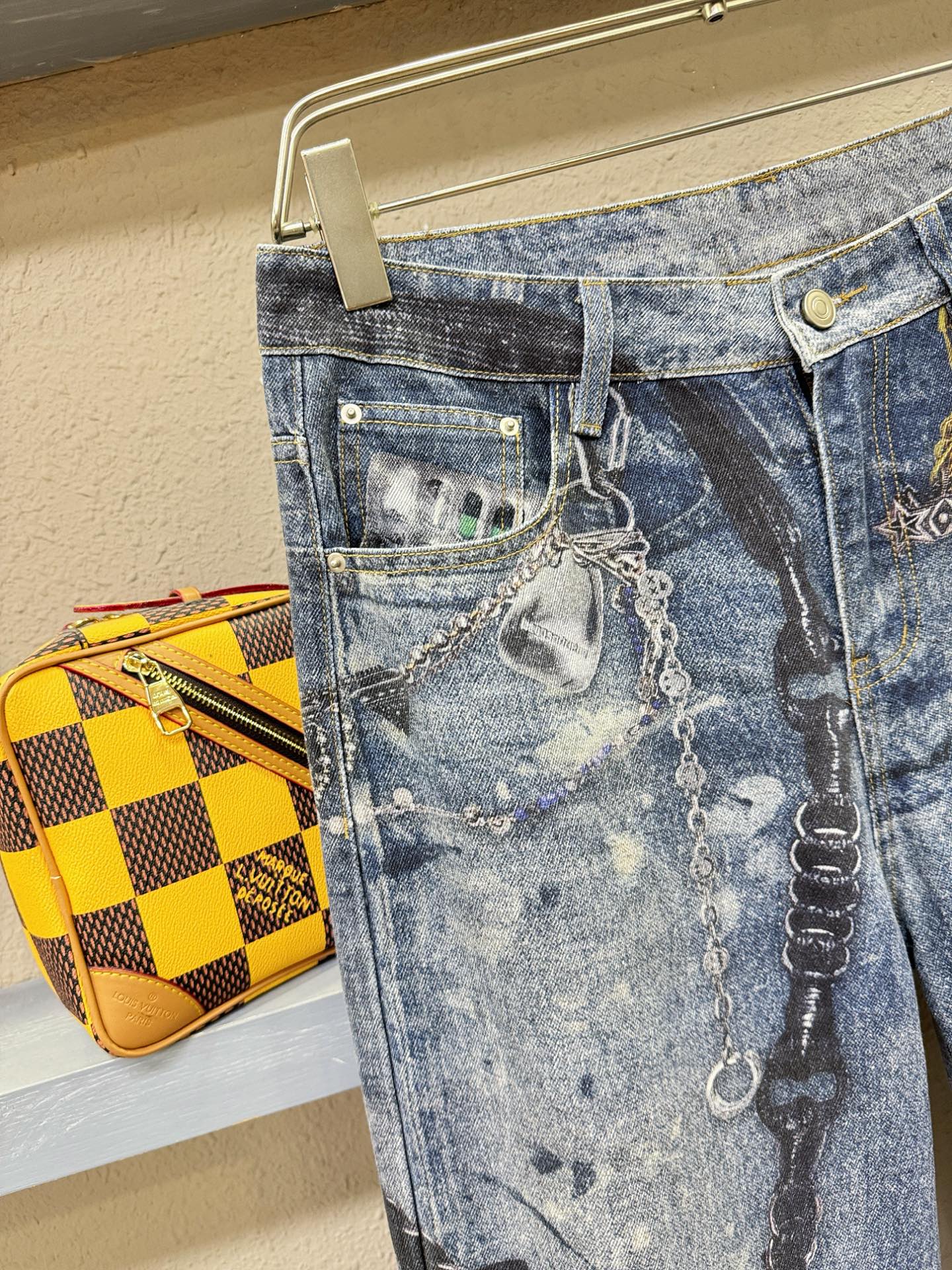 Acne Studlos 专柜新品，原版牛仔裤 原版重工打造，品牌经典LOGO设计，三标齐全！原版五金辅