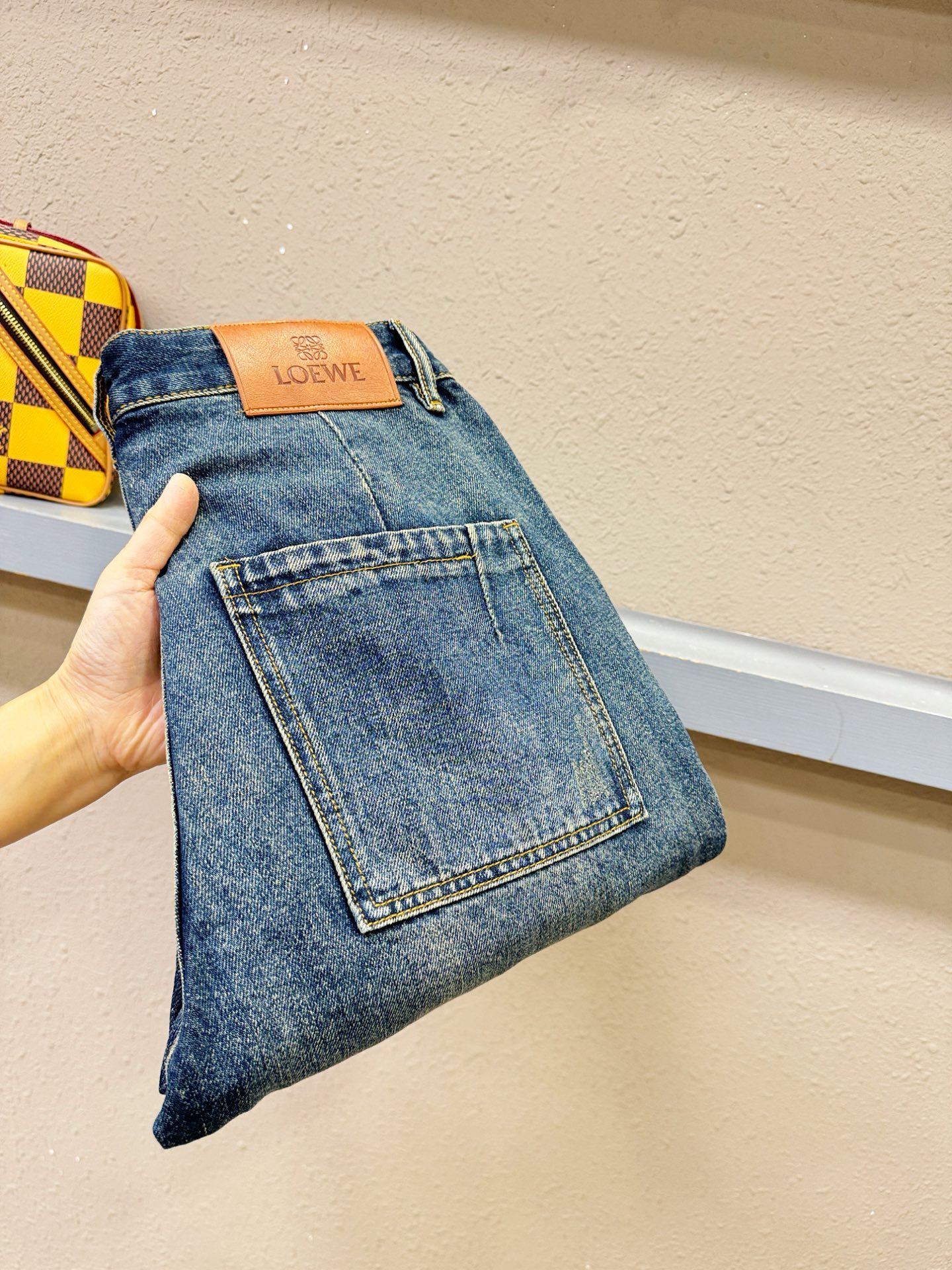 LOEWE罗意威 专柜新品，原版牛仔裤 原版重工打造，品牌经典LOGO设计，三标齐全！原版五金辅料。专柜