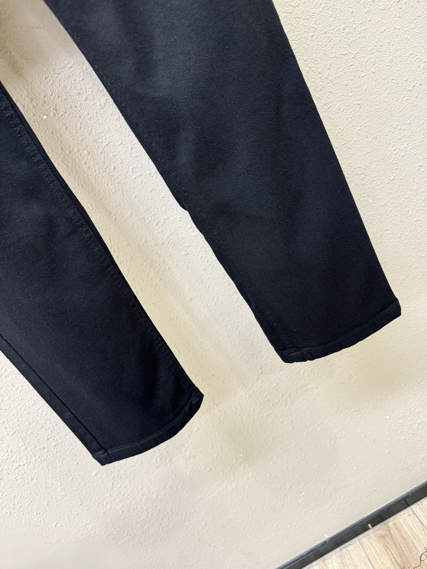 FENDI芬迪 专柜新品，原版牛仔裤 原版重工打造，品牌经典LOGO设计，三标齐全！原版五金辅料。专柜定