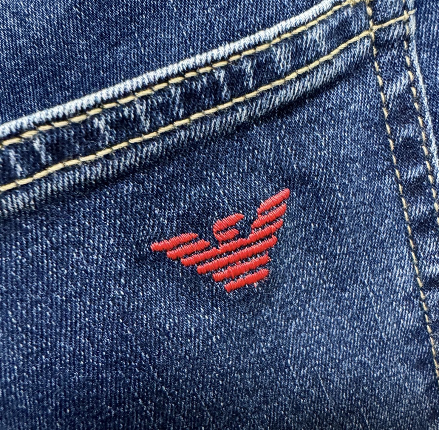 Armani 阿玛尼 专柜新品，原版牛仔裤 原版重工打造，品牌经典LOGO设计，三标齐全！原版五金辅料。