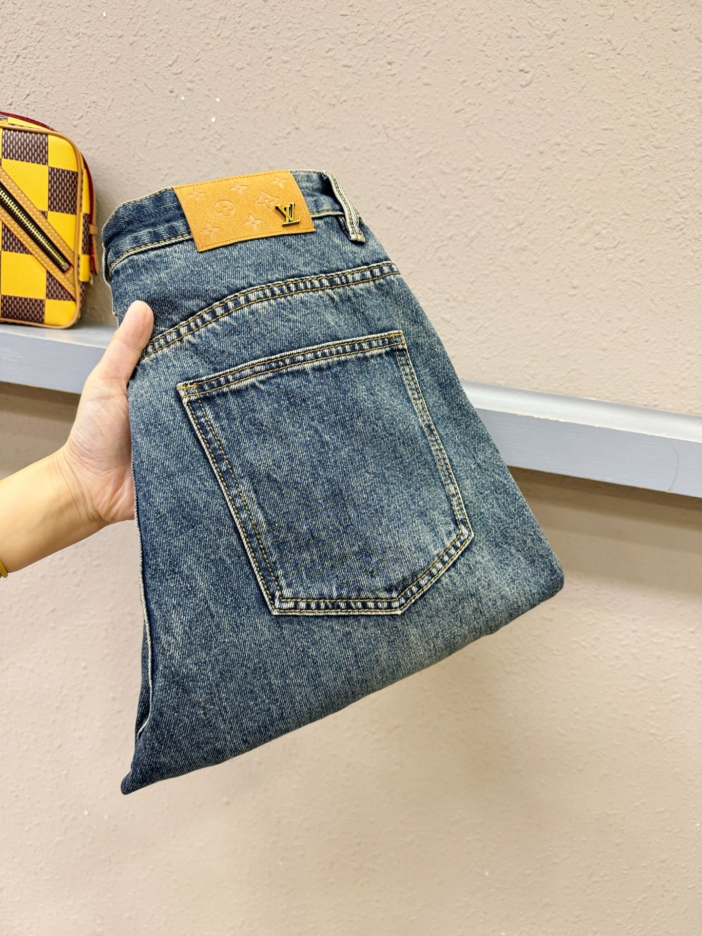 LV路易威登 专柜新品，原版牛仔裤 原版重工打造，品牌经典LOGO设计，三标齐全！原版五金辅料。专柜定制