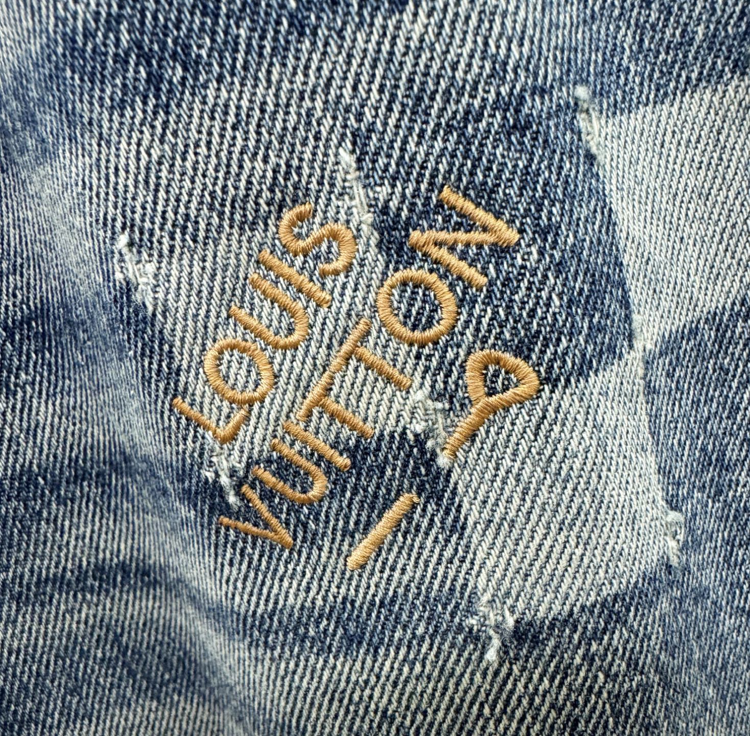 LV路易威登 专柜新品，原版牛仔裤 原版重工打造，品牌经典LOGO设计，三标齐全！原版五金辅料。专柜定制