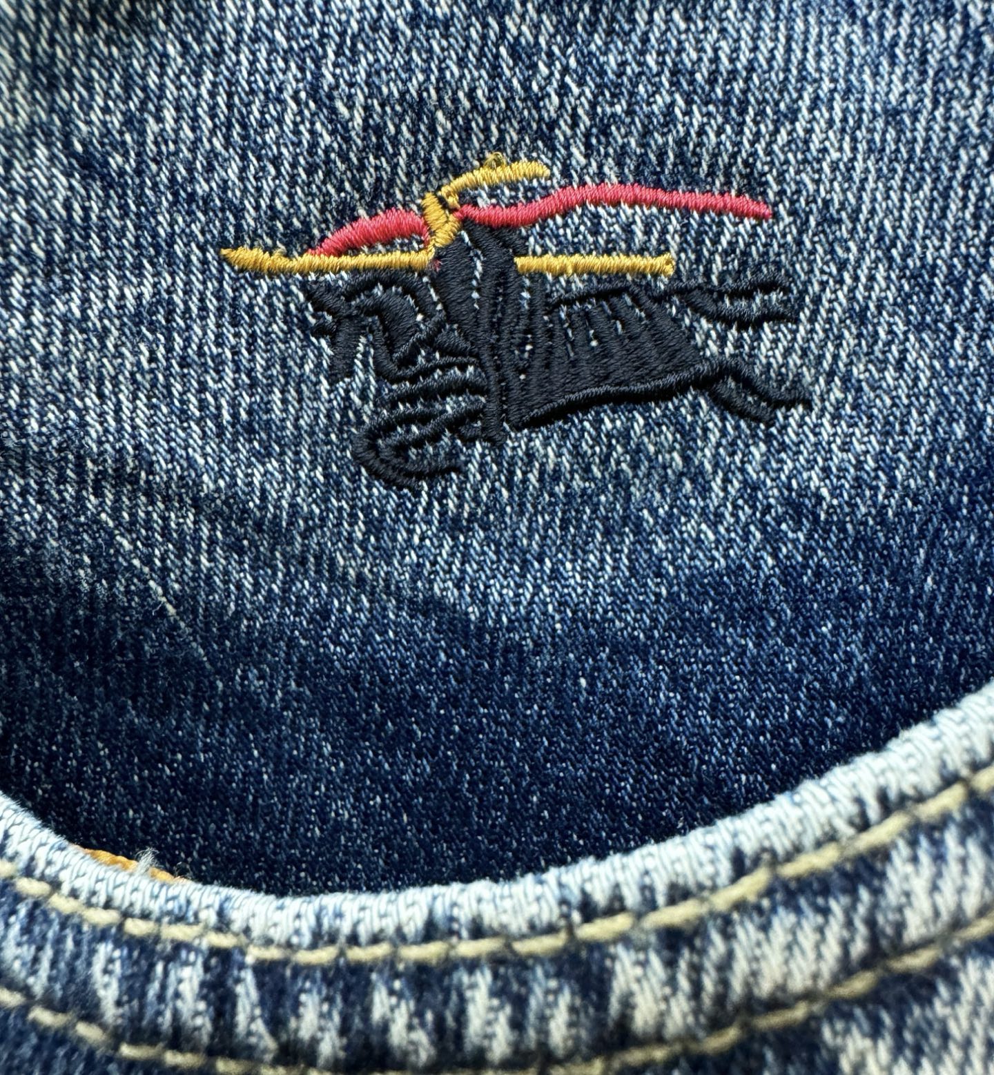 BURBERRY巴宝莉 专柜新品，原版牛仔裤 原版重工打造，品牌经典LOGO设计，三标齐全！原版五金辅料