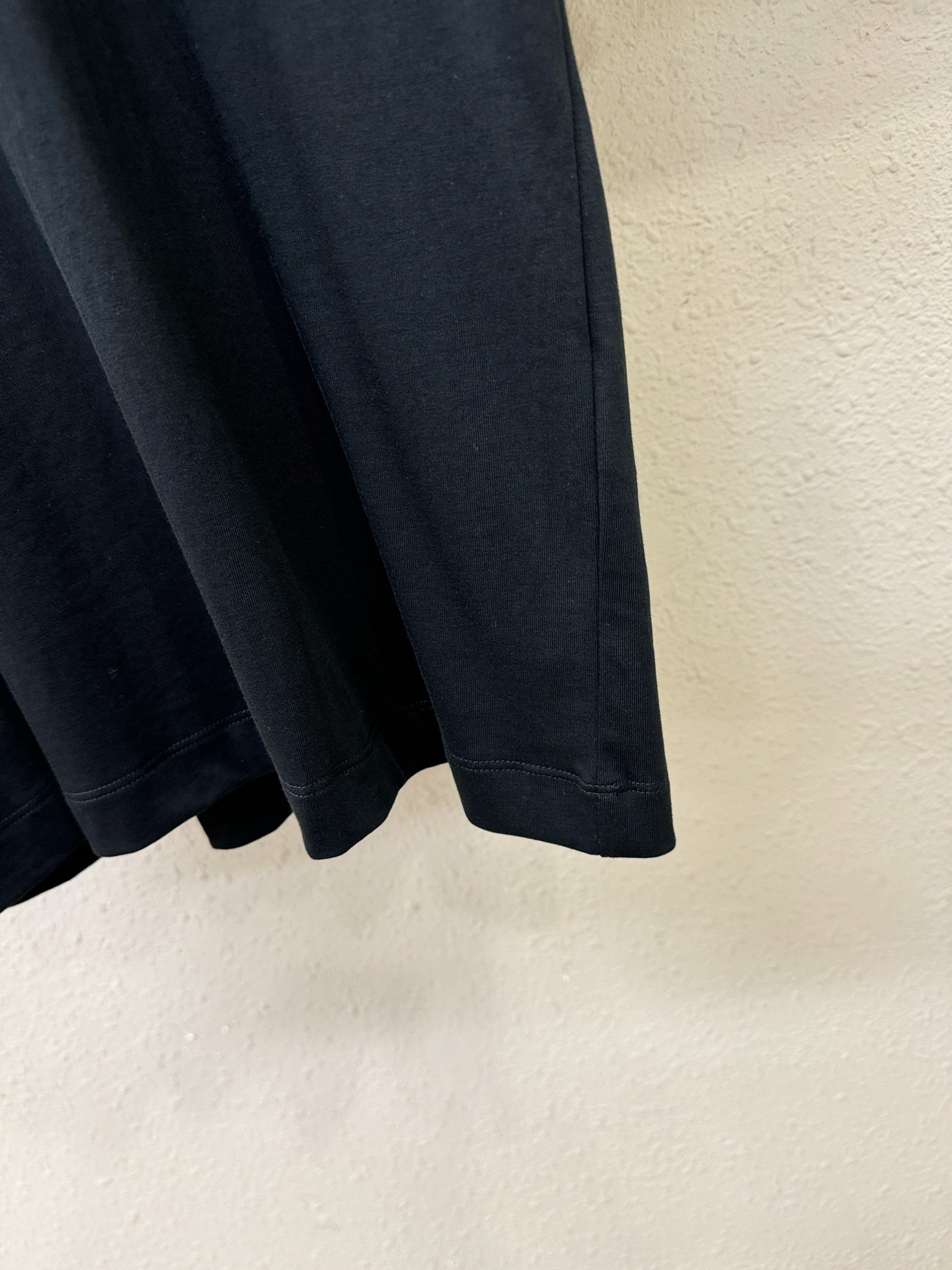 FENDI芬迪 2026新款短袖T恤！走秀图案时尚休闲短袖T恤衫！设计logo设计！极具设计精选客供面料