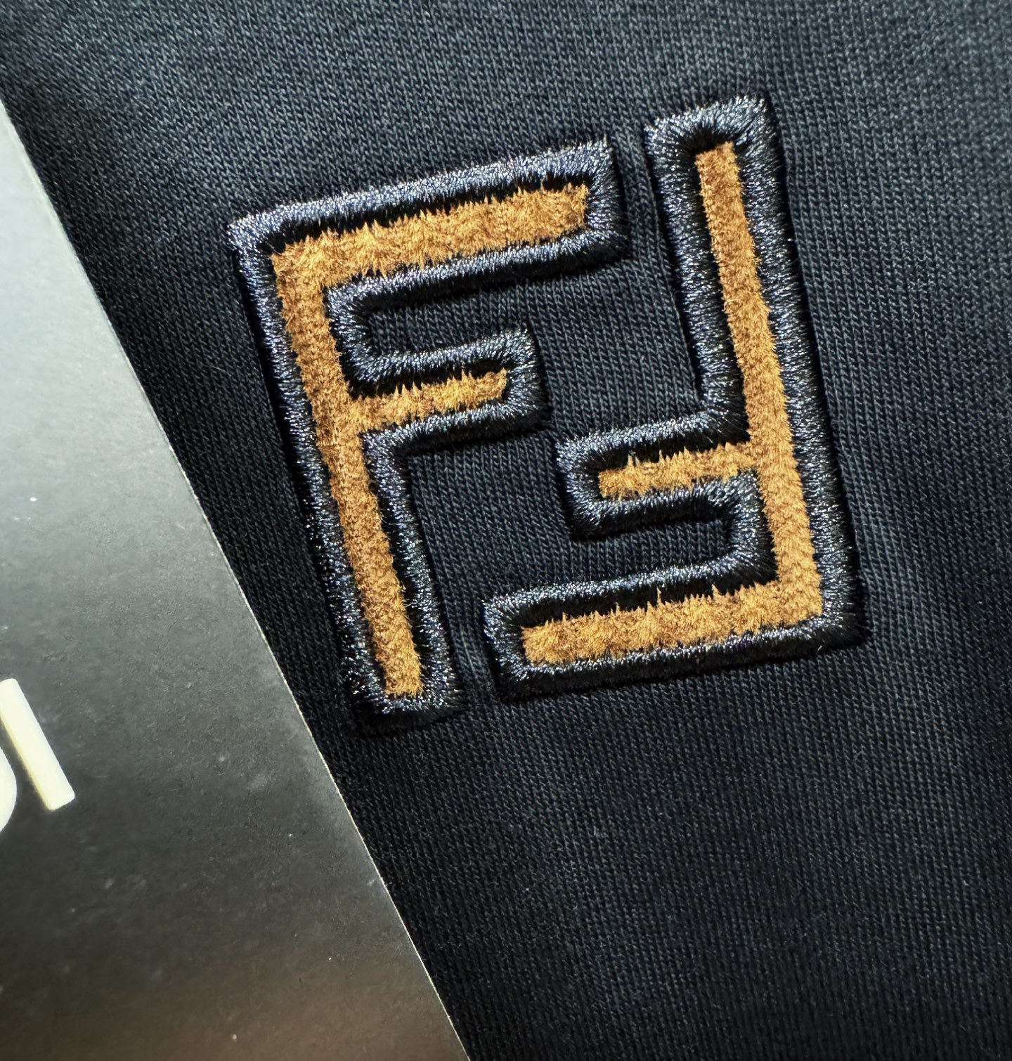 FENDI芬迪 2026新款短袖T恤！走秀图案时尚休闲短袖T恤衫！设计logo设计！极具设计精选客供面料