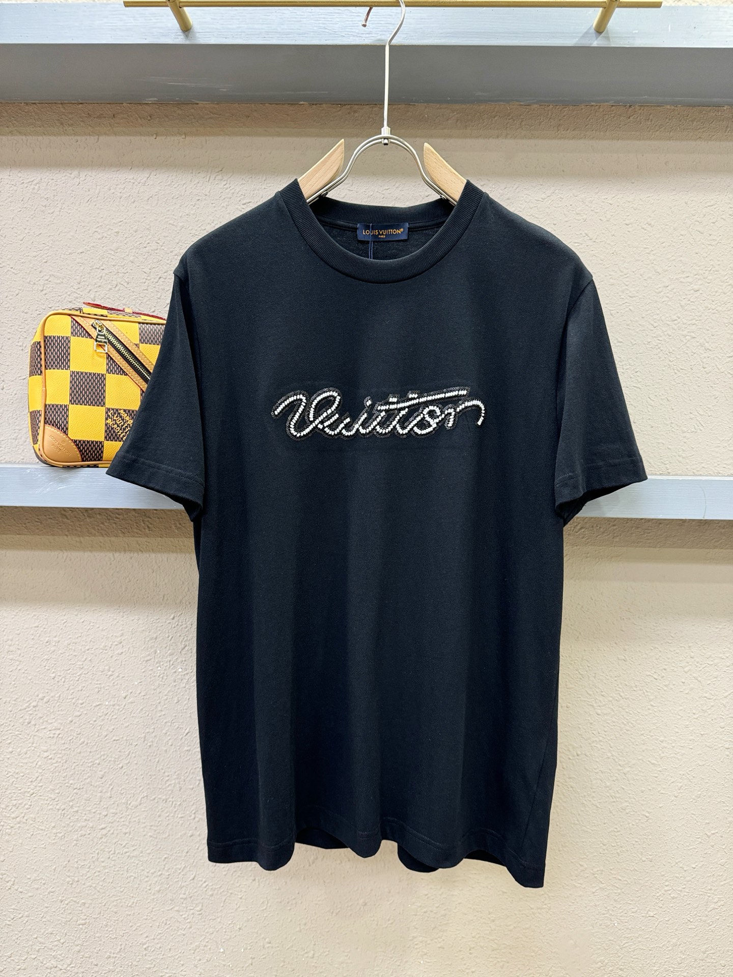 LV路易威登 2026新款短袖T恤！走秀图案时尚休闲短袖T恤衫！设计logo设计！极具设计精选客供面料，