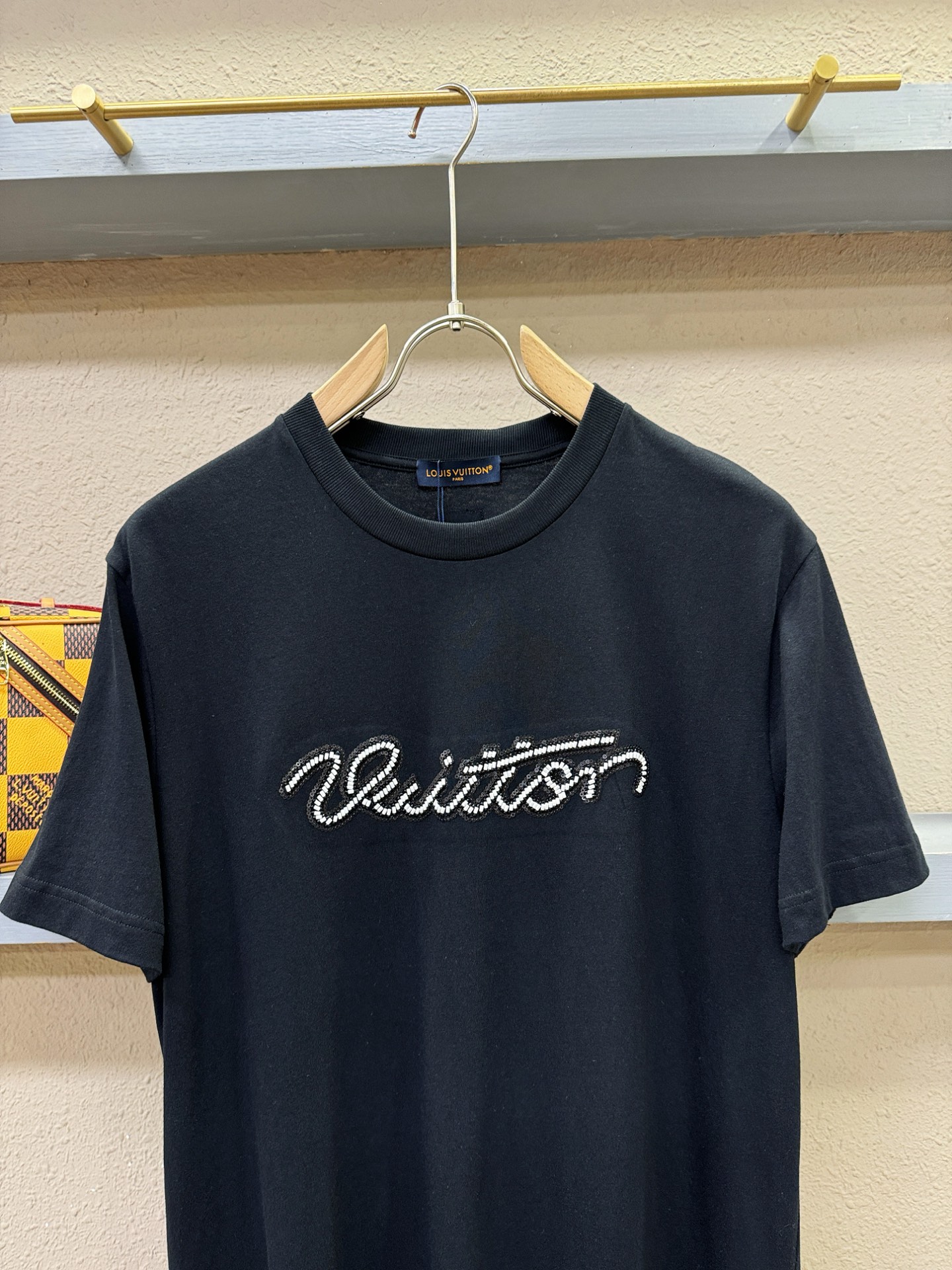 LV路易威登 2026新款短袖T恤！走秀图案时尚休闲短袖T恤衫！设计logo设计！极具设计精选客供面料，