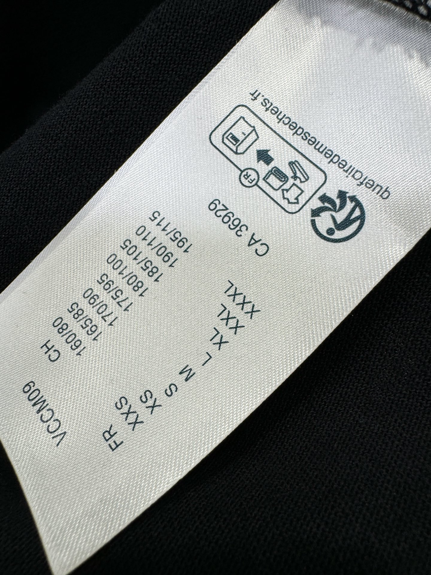 LV路易威登 2026新款短袖T恤！走秀图案时尚休闲短袖T恤衫！设计logo设计！极具设计精选客供面料，