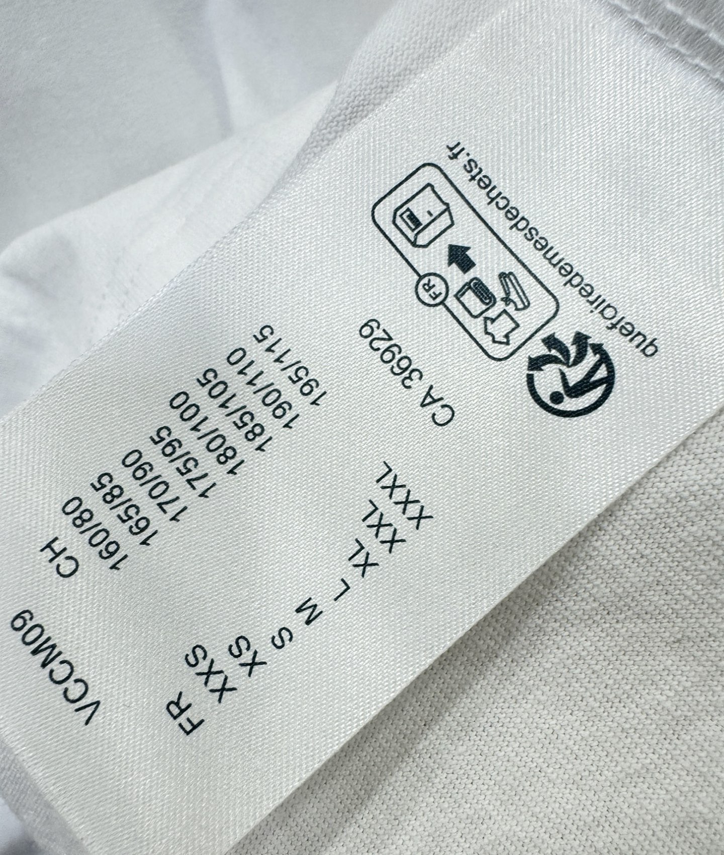 LV路易威登 2026新款短袖T恤！走秀图案时尚休闲短袖T恤衫！设计logo设计！极具设计精选客供面料，