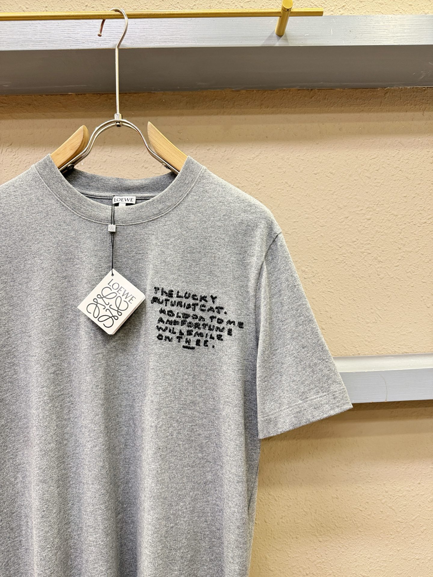 LOEWE罗意威 2026新款短袖T恤！走秀图案时尚休闲短袖T恤衫！设计logo设计！极具设计精选客供面