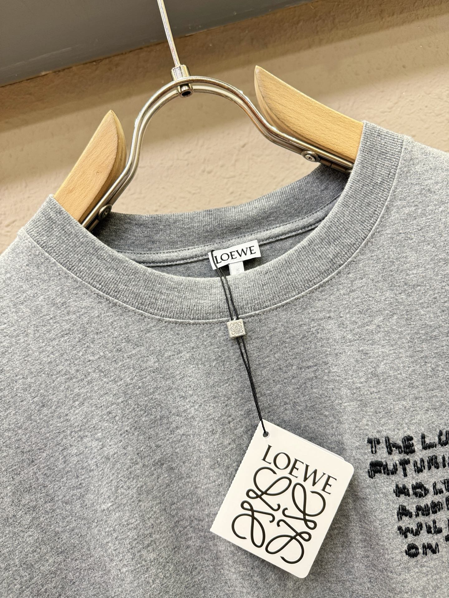 LOEWE罗意威 2026新款短袖T恤！走秀图案时尚休闲短袖T恤衫！设计logo设计！极具设计精选客供面