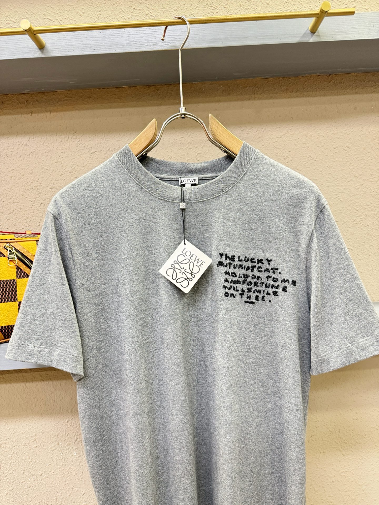 LOEWE罗意威 2026新款短袖T恤！走秀图案时尚休闲短袖T恤衫！设计logo设计！极具设计精选客供面