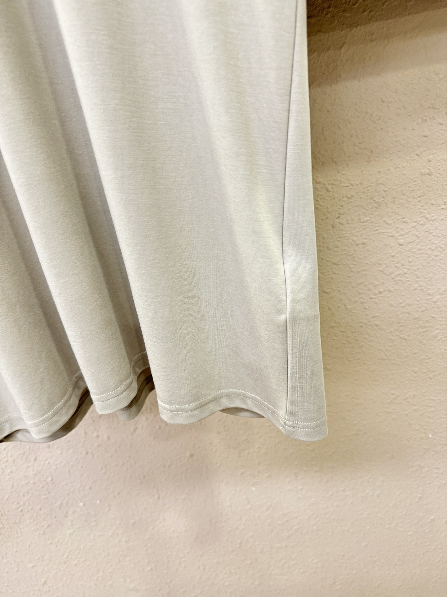 Brioni 布里奥尼 顶级品质 2026新品短袖！原版定制面料，手感柔软。顶级进口私货，时尚设计潮流短