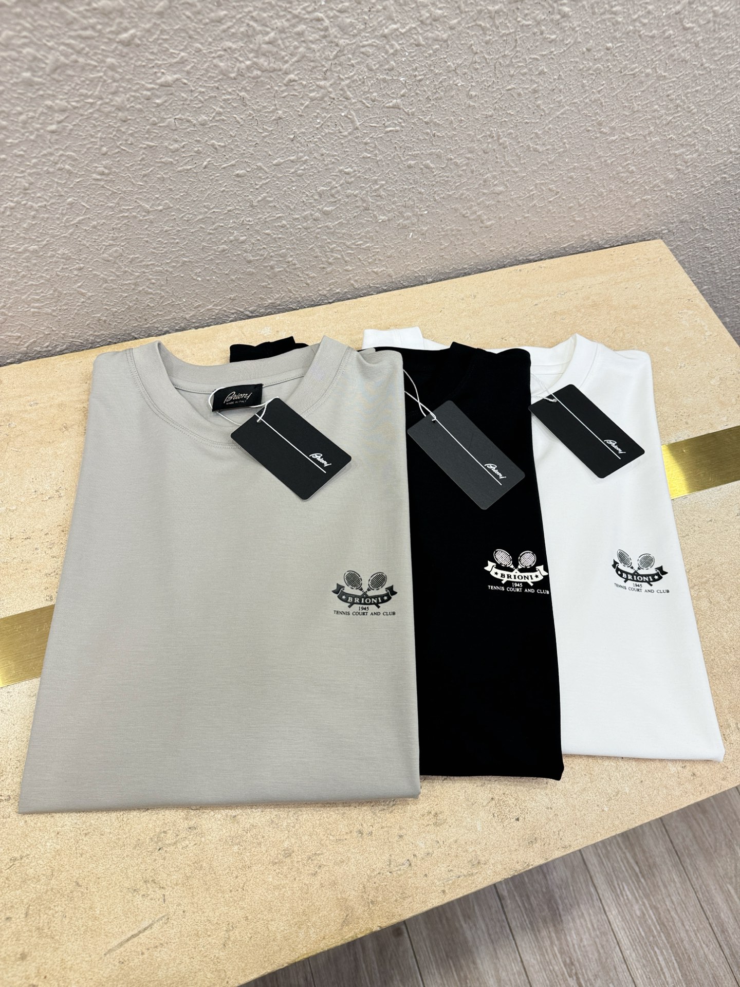 Brioni 布里奥尼 顶级品质 2026新品短袖！原版定制面料，手感柔软。顶级进口私货，时尚设计潮流短