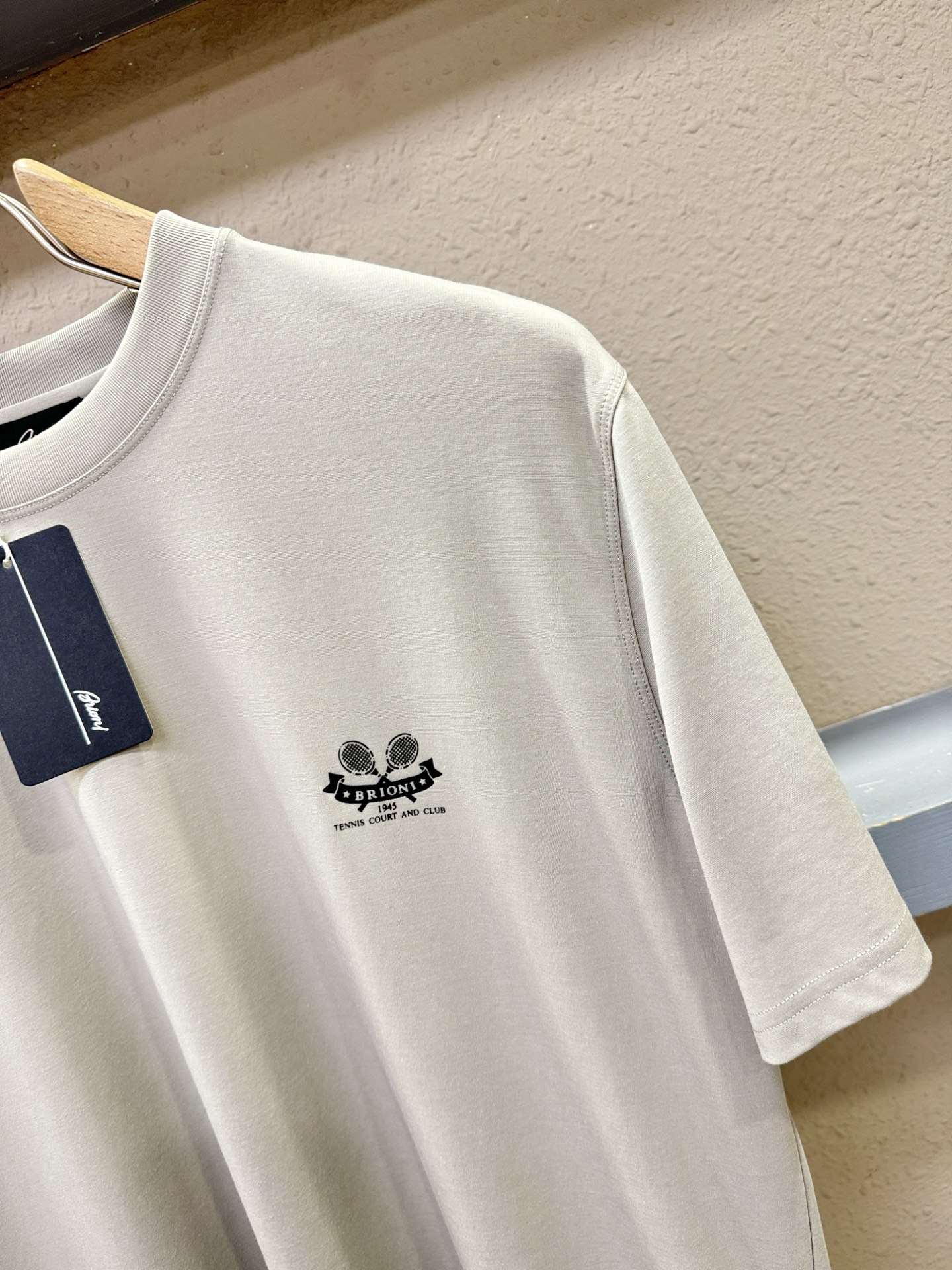 Brioni 布里奥尼 顶级品质 2026新品短袖！原版定制面料，手感柔软。顶级进口私货，时尚设计潮流短