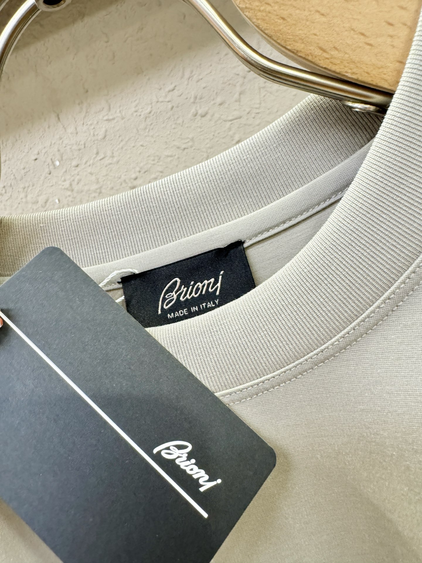 Brioni 布里奥尼 顶级品质 2026新品短袖！原版定制面料，手感柔软。顶级进口私货，时尚设计潮流短