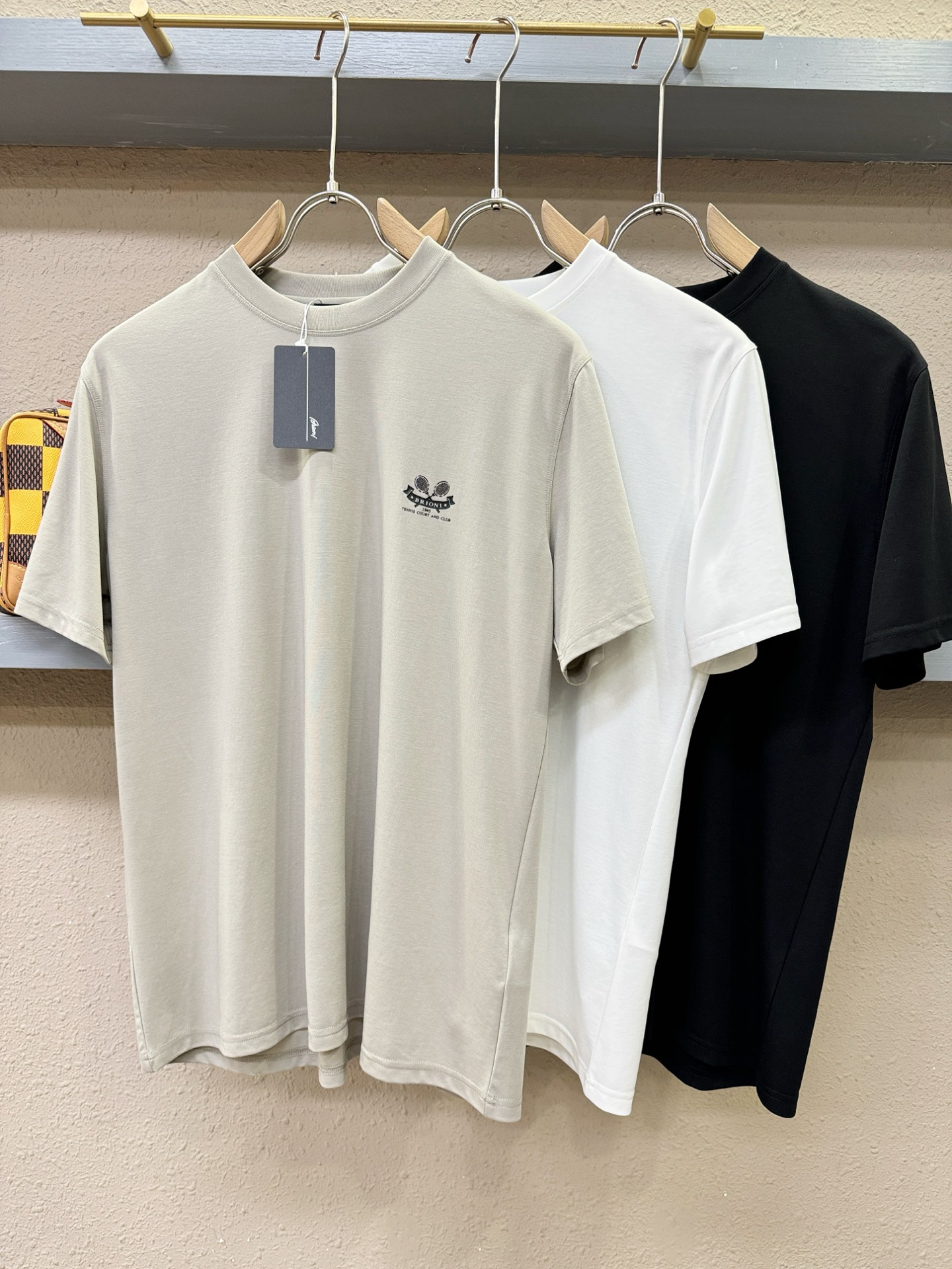 Brioni 布里奥尼 顶级品质 2026新品短袖！原版定制面料，手感柔软。顶级进口私货，时尚设计潮流短