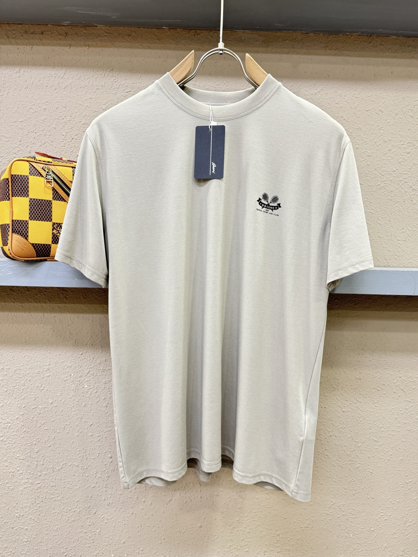 Brioni 布里奥尼 顶级品质 2026新品短袖！原版定制面料，手感柔软。顶级进口私货，时尚设计潮流短