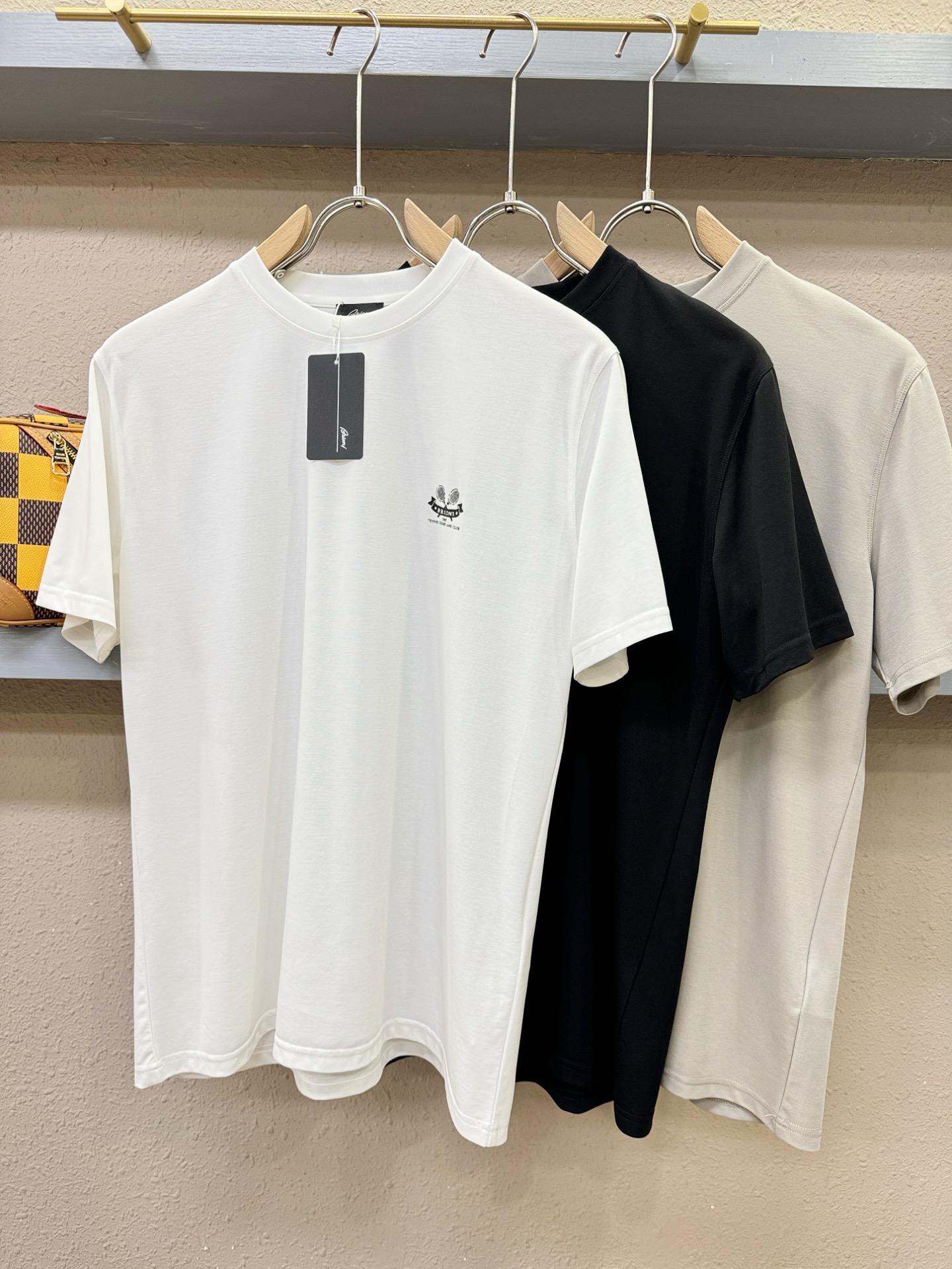 Brioni 布里奥尼 顶级品质 2026新品短袖！原版定制面料，手感柔软。顶级进口私货，时尚设计潮流短