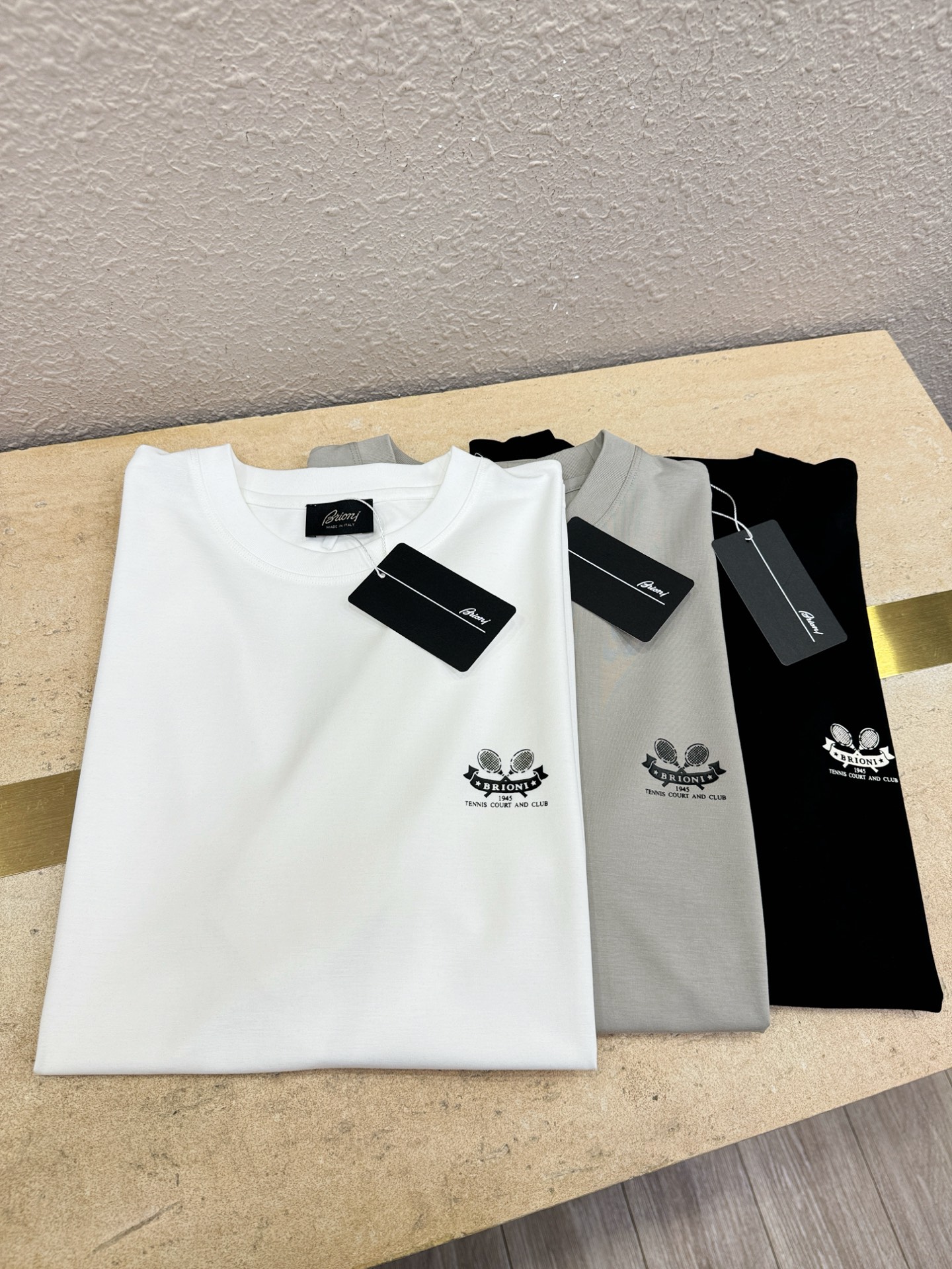 Brioni 布里奥尼 顶级品质 2026新品短袖！原版定制面料，手感柔软。顶级进口私货，时尚设计潮流短