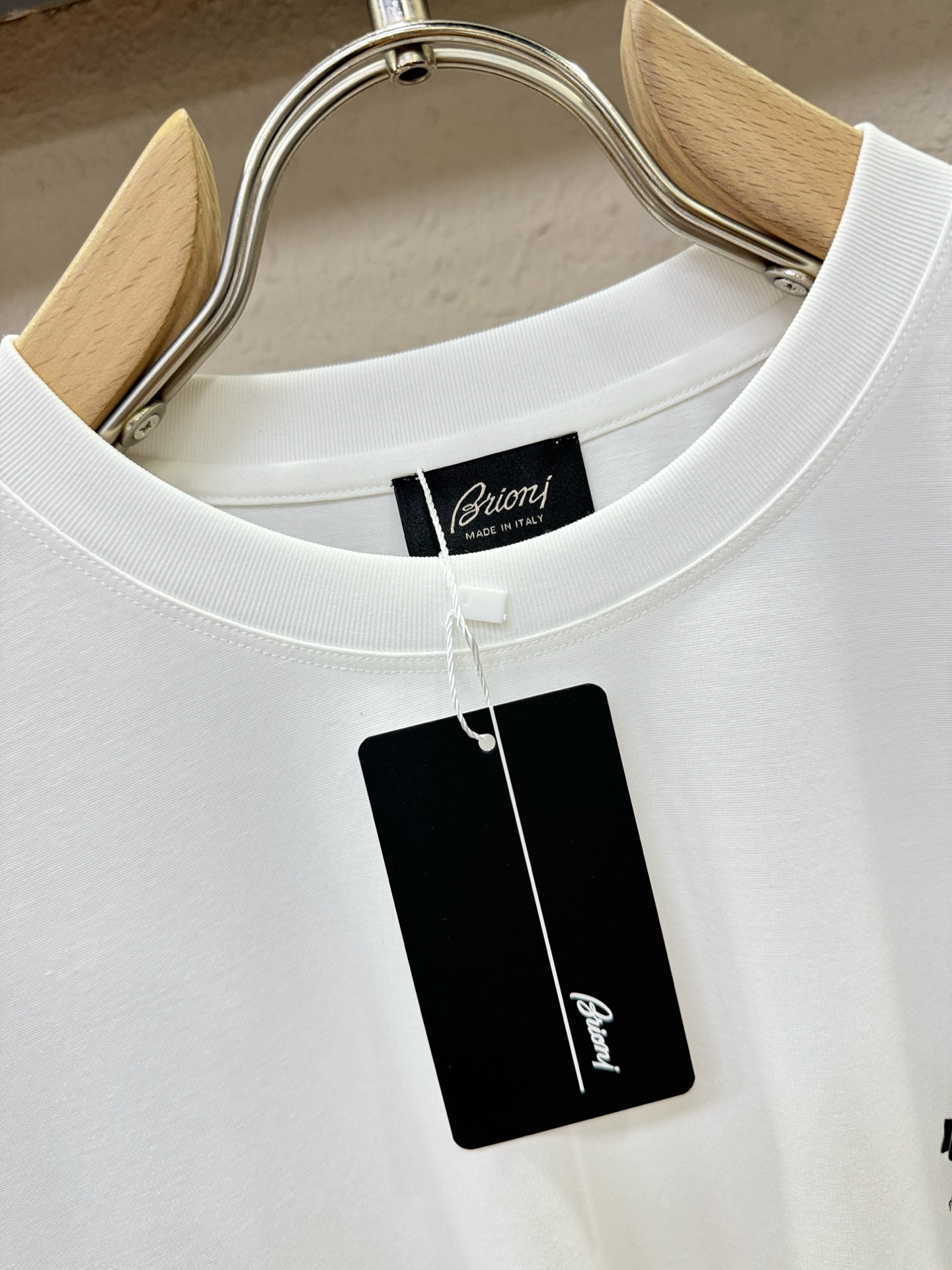 Brioni 布里奥尼 顶级品质 2026新品短袖！原版定制面料，手感柔软。顶级进口私货，时尚设计潮流短