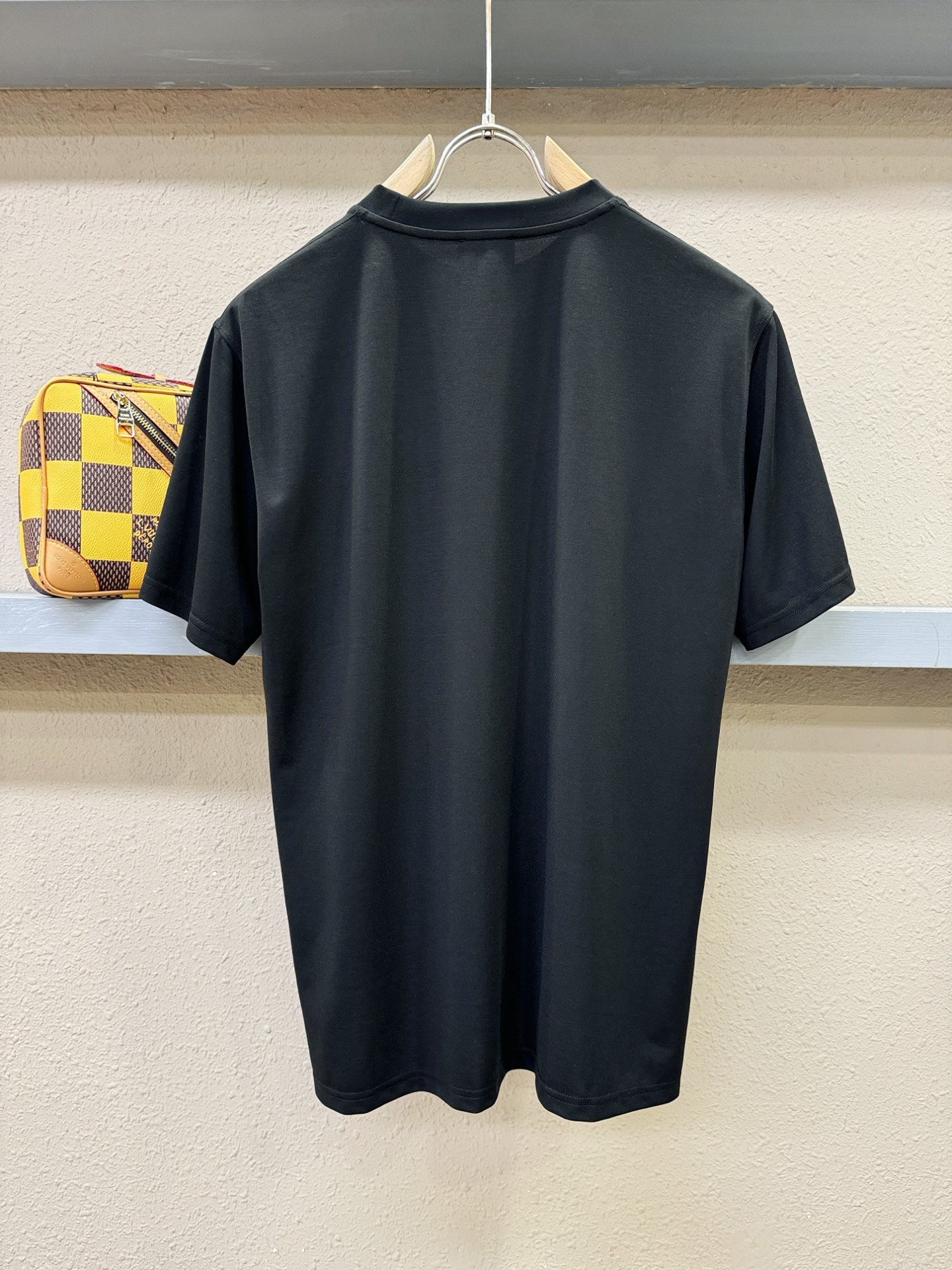 Brioni 布里奥尼 顶级品质 2026新品短袖！原版定制面料，手感柔软。顶级进口私货，时尚设计潮流短