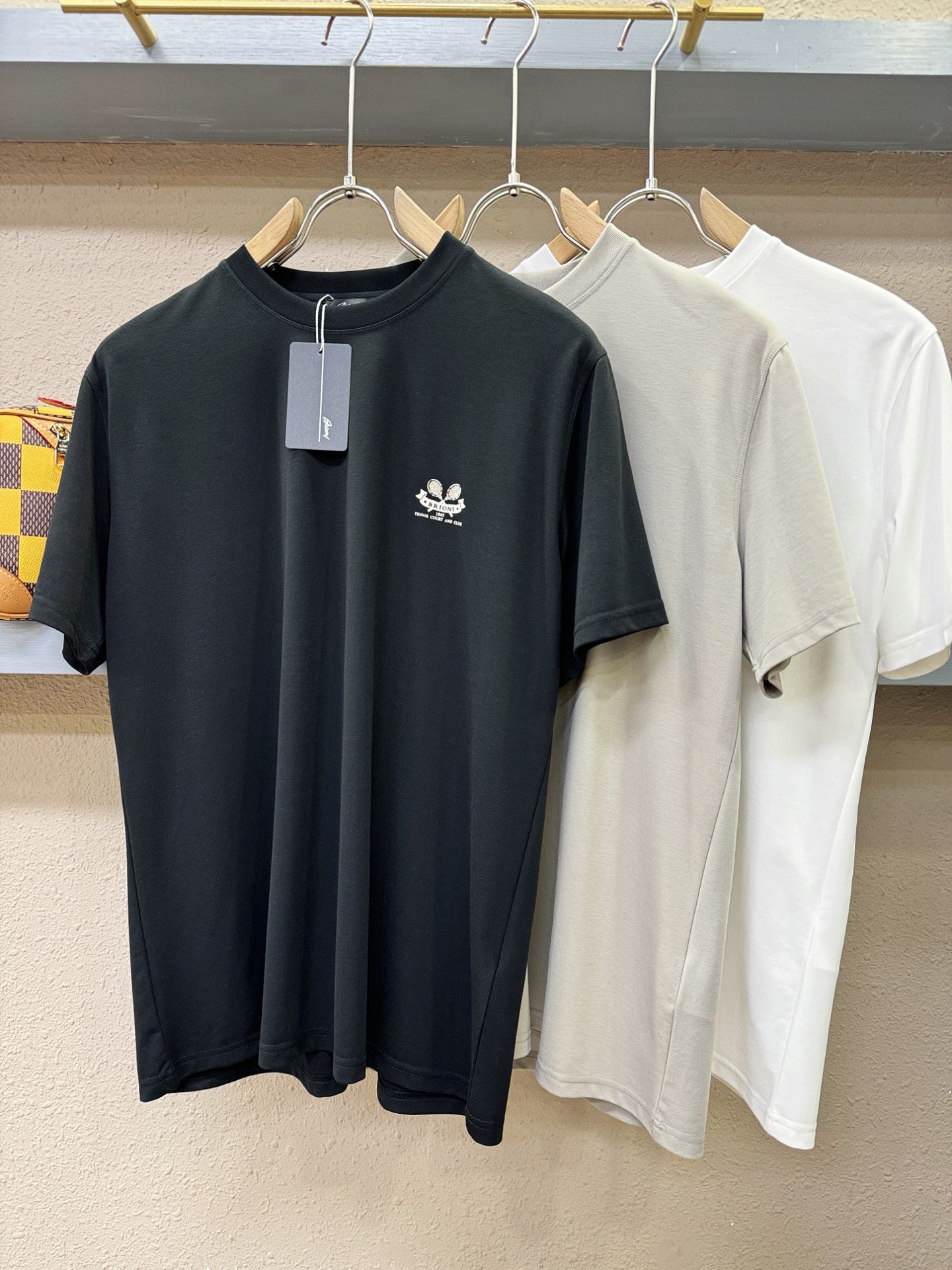 Brioni 布里奥尼 顶级品质 2026新品短袖！原版定制面料，手感柔软。顶级进口私货，时尚设计潮流短