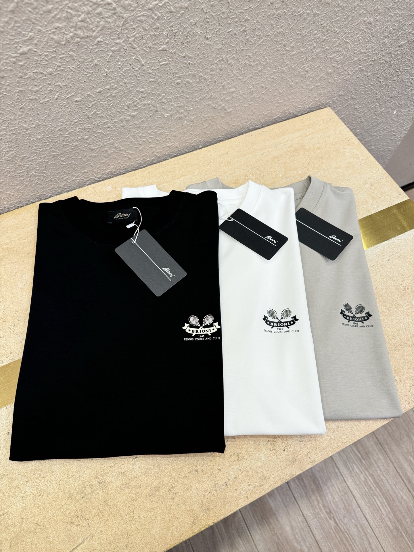 Brioni 布里奥尼 顶级品质 2026新品短袖！原版定制面料，手感柔软。顶级进口私货，时尚设计潮流短