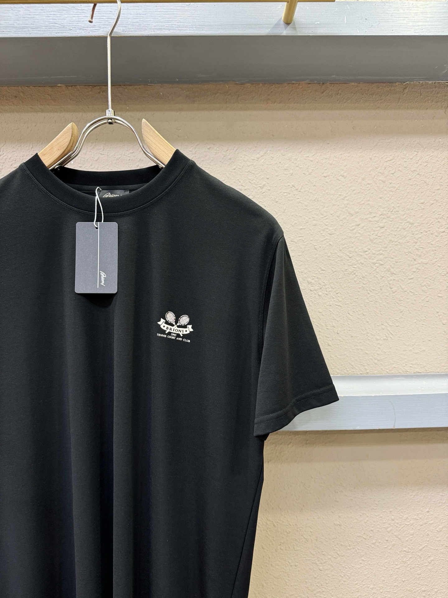 Brioni 布里奥尼 顶级品质 2026新品短袖！原版定制面料，手感柔软。顶级进口私货，时尚设计潮流短