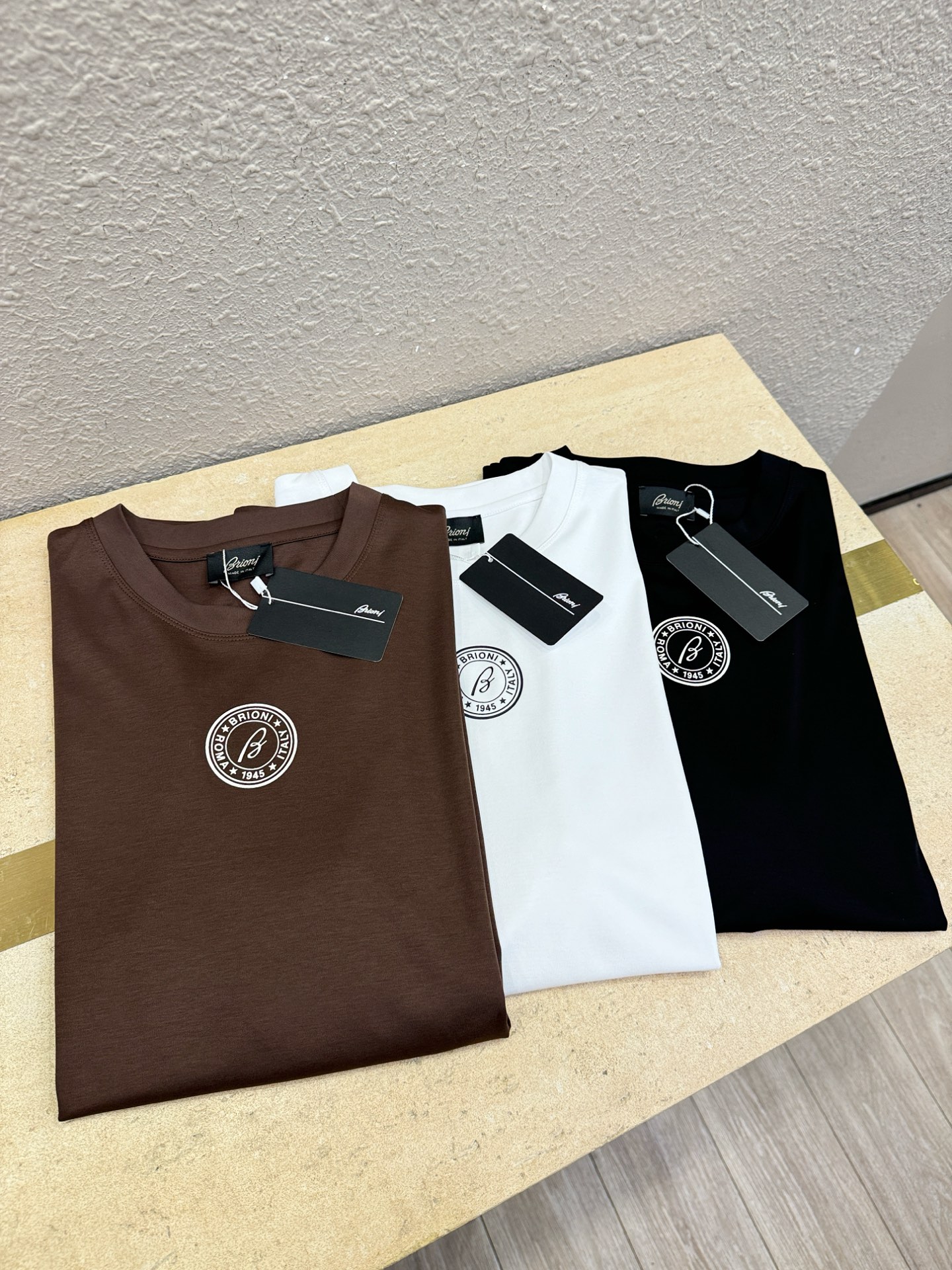 Brioni 布里奥尼 顶级品质 2026新品短袖！原版定制面料，手感柔软。顶级进口私货，时尚设计潮流短