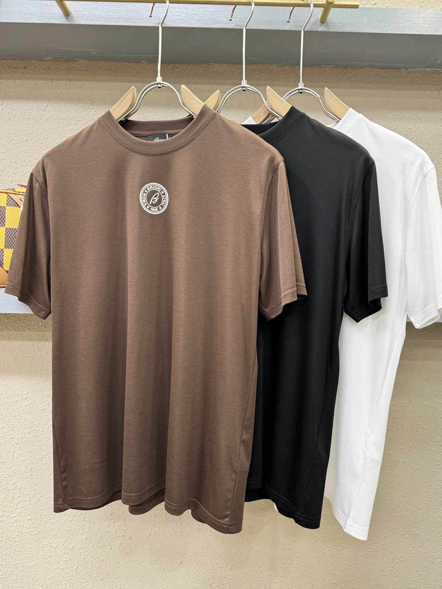 Brioni 布里奥尼 顶级品质 2026新品短袖！原版定制面料，手感柔软。顶级进口私货，时尚设计潮流短