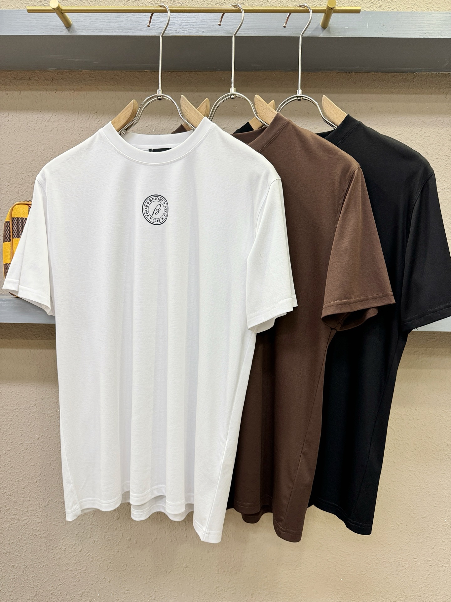 Brioni 布里奥尼 顶级品质 2026新品短袖！原版定制面料，手感柔软。顶级进口私货，时尚设计潮流短