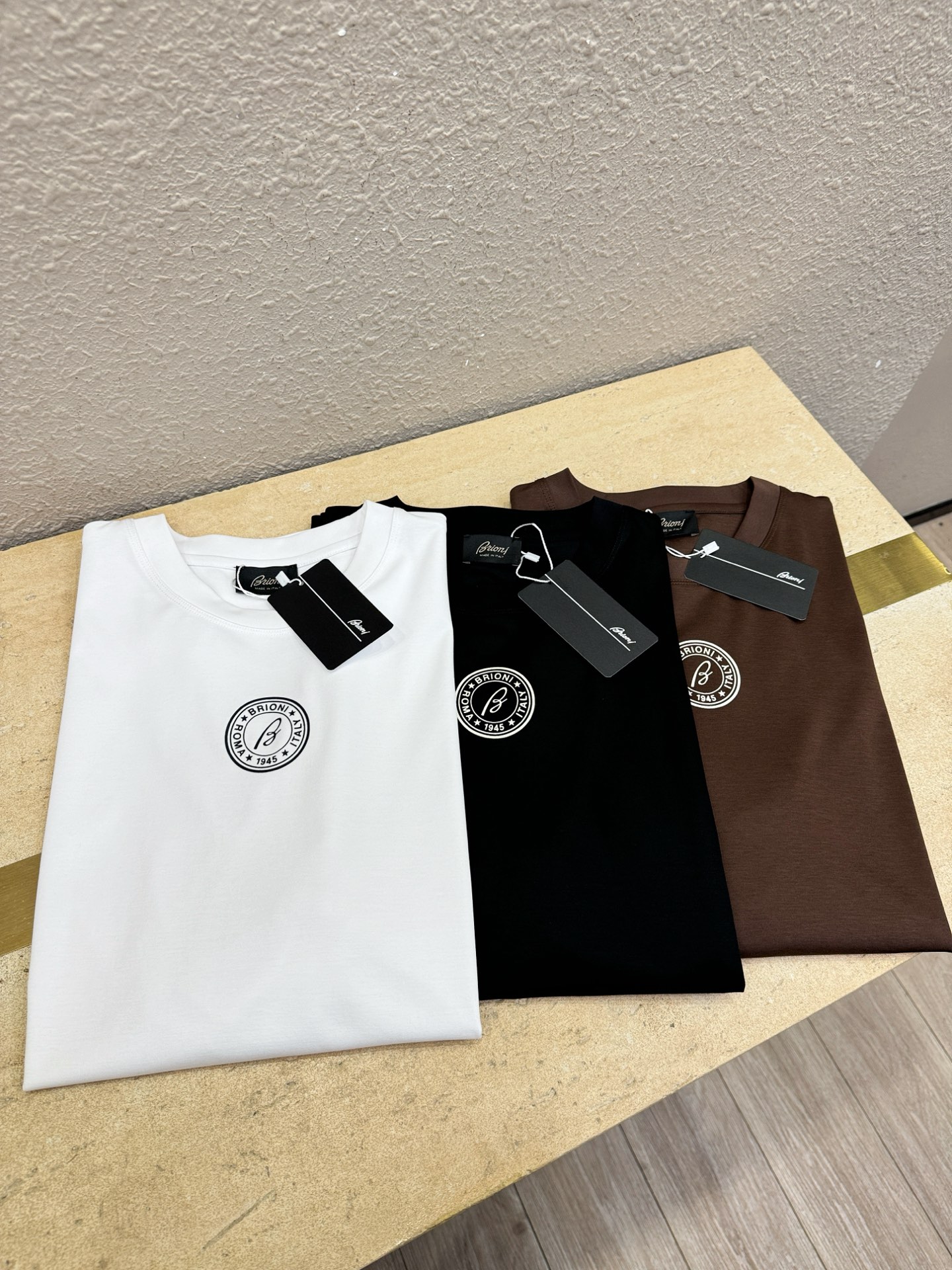 Brioni 布里奥尼 顶级品质 2026新品短袖！原版定制面料，手感柔软。顶级进口私货，时尚设计潮流短