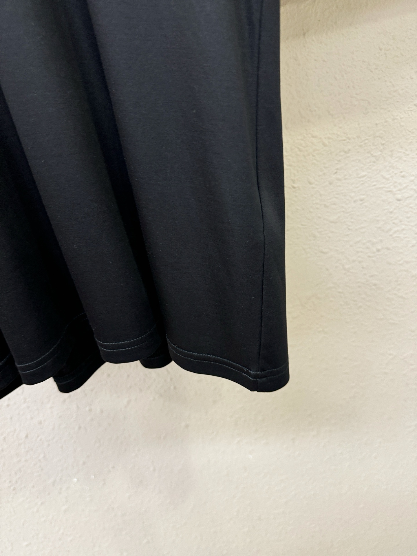 Brioni 布里奥尼 顶级品质 2026新品短袖！原版定制面料，手感柔软。顶级进口私货，时尚设计潮流短