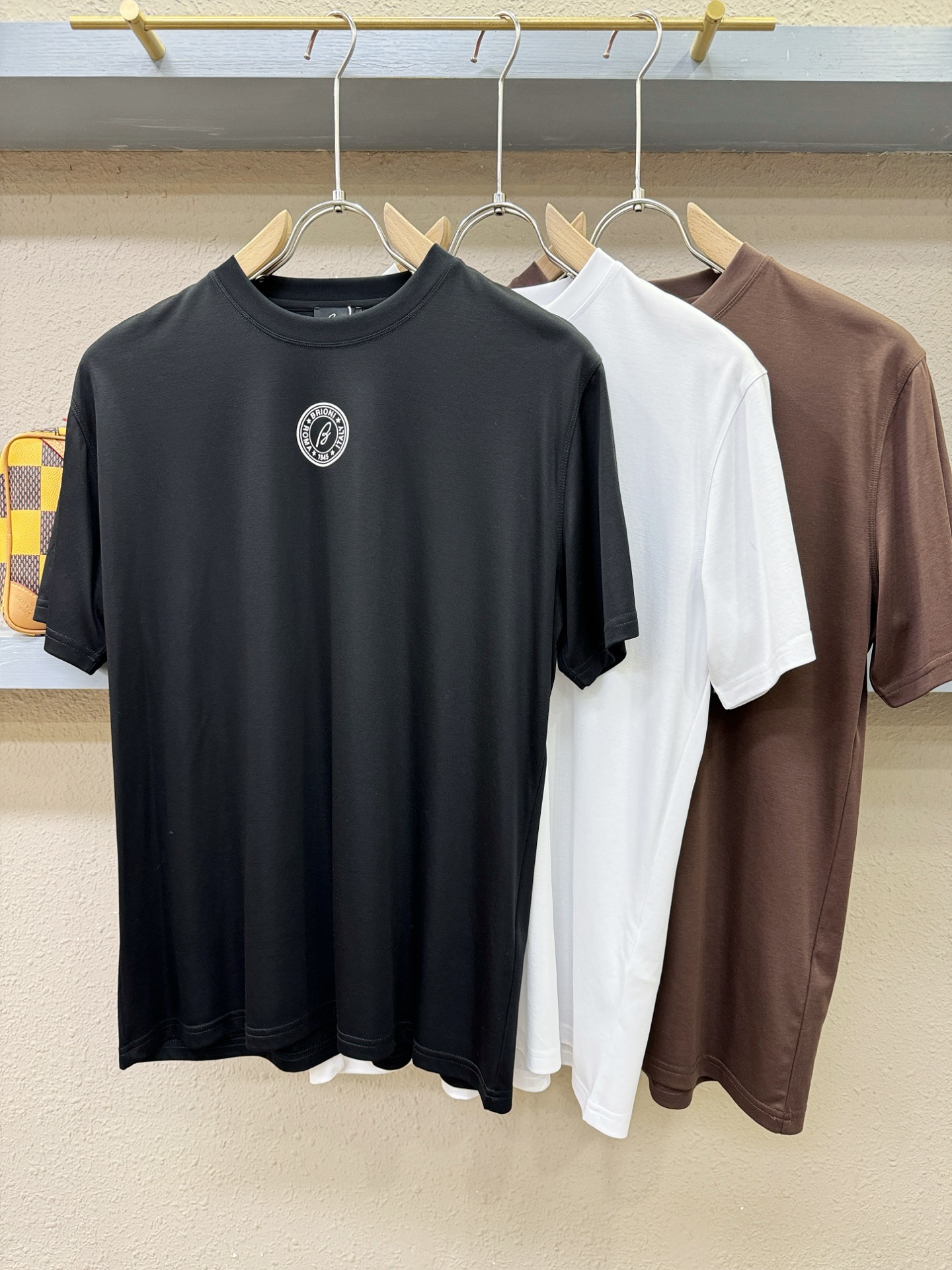 Brioni 布里奥尼 顶级品质 2026新品短袖！原版定制面料，手感柔软。顶级进口私货，时尚设计潮流短