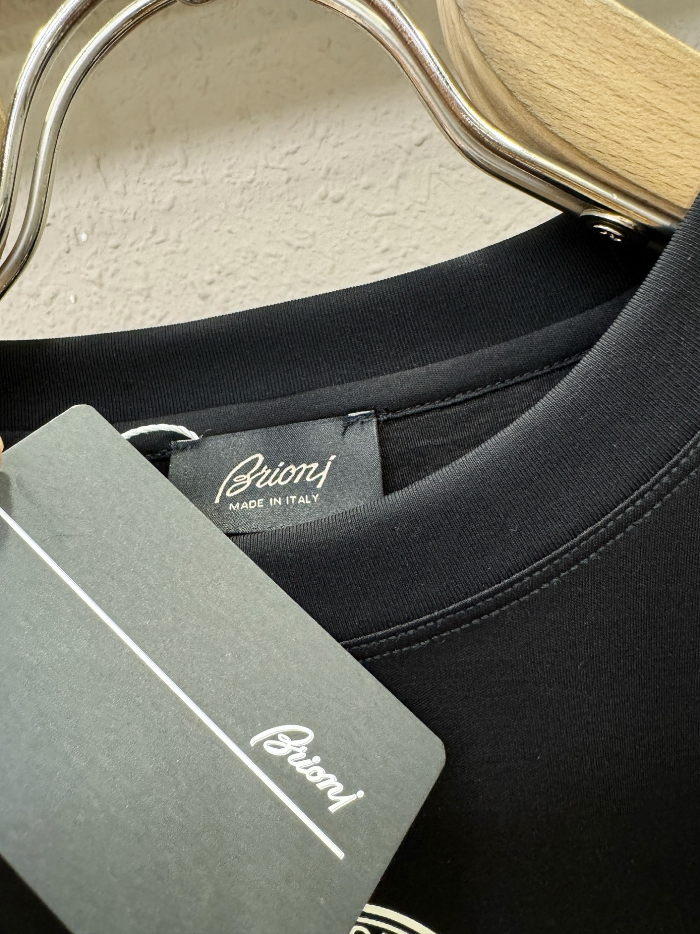 Brioni 布里奥尼 顶级品质 2026新品短袖！原版定制面料，手感柔软。顶级进口私货，时尚设计潮流短