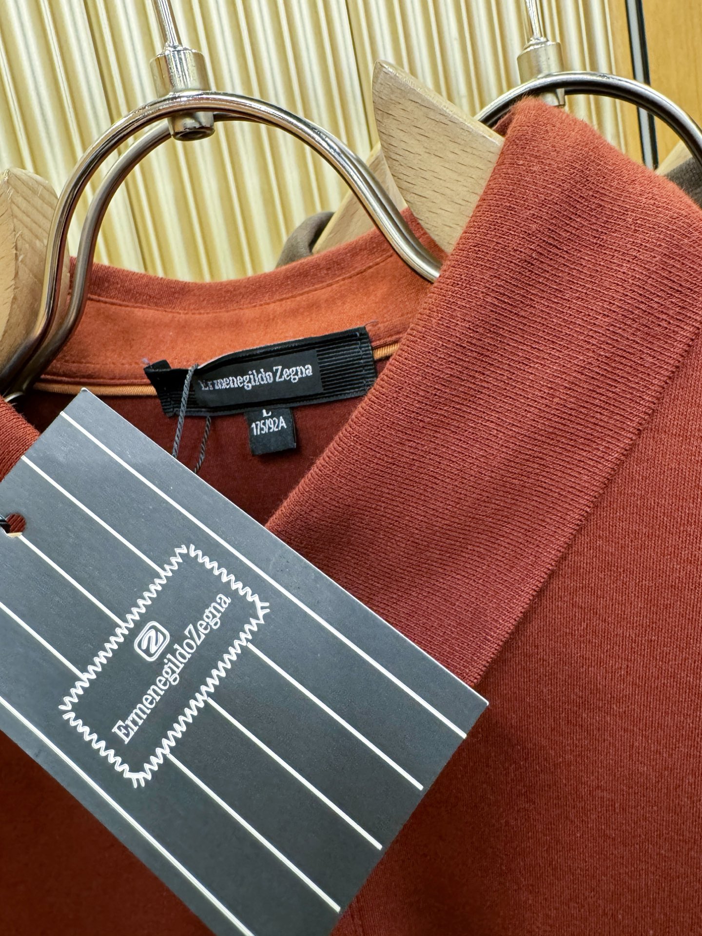 Loro Piana诺悠翩雅 新品 长袖翻领，经典Logo设计，百搭款 官网同步发售 定制面料，柔软细腻