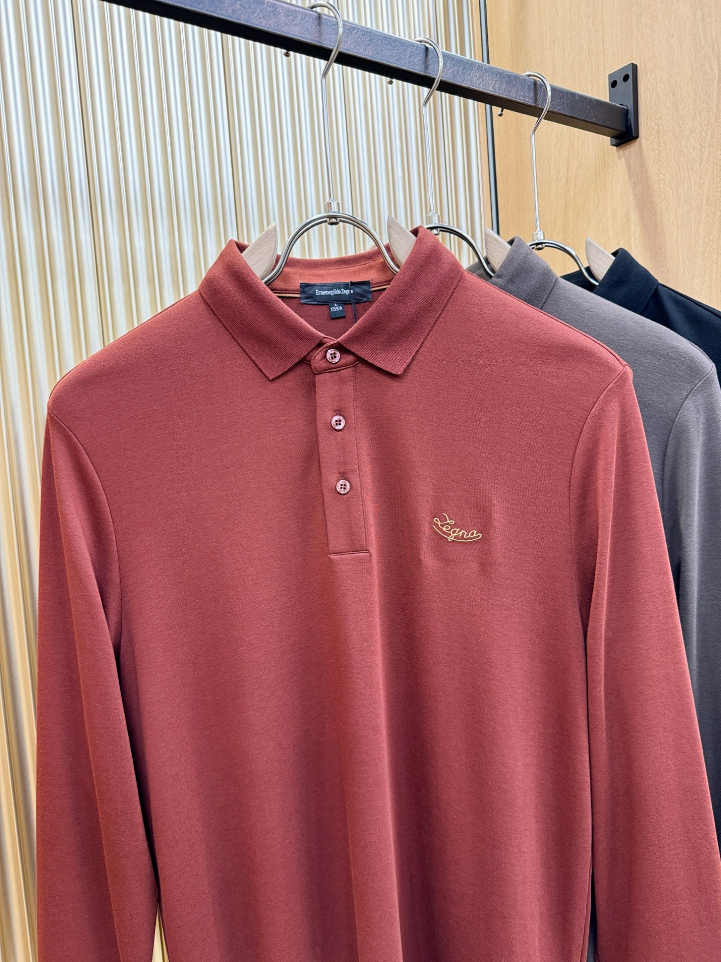 Loro Piana诺悠翩雅 新品 长袖翻领，经典Logo设计，百搭款 官网同步发售 定制面料，柔软细腻