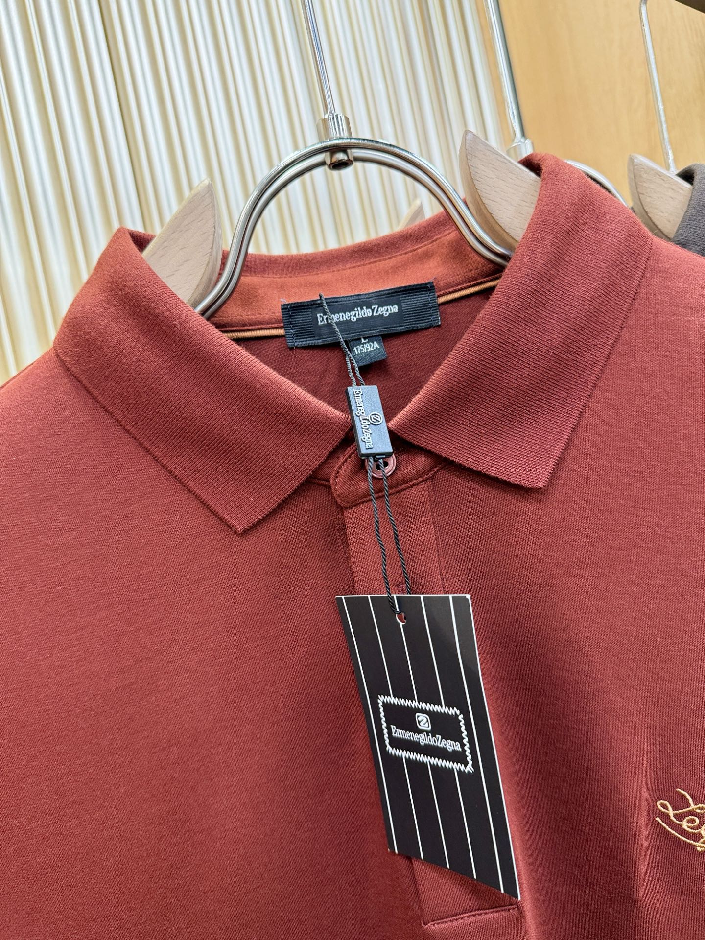 Loro Piana诺悠翩雅 新品 长袖翻领，经典Logo设计，百搭款 官网同步发售 定制面料，柔软细腻