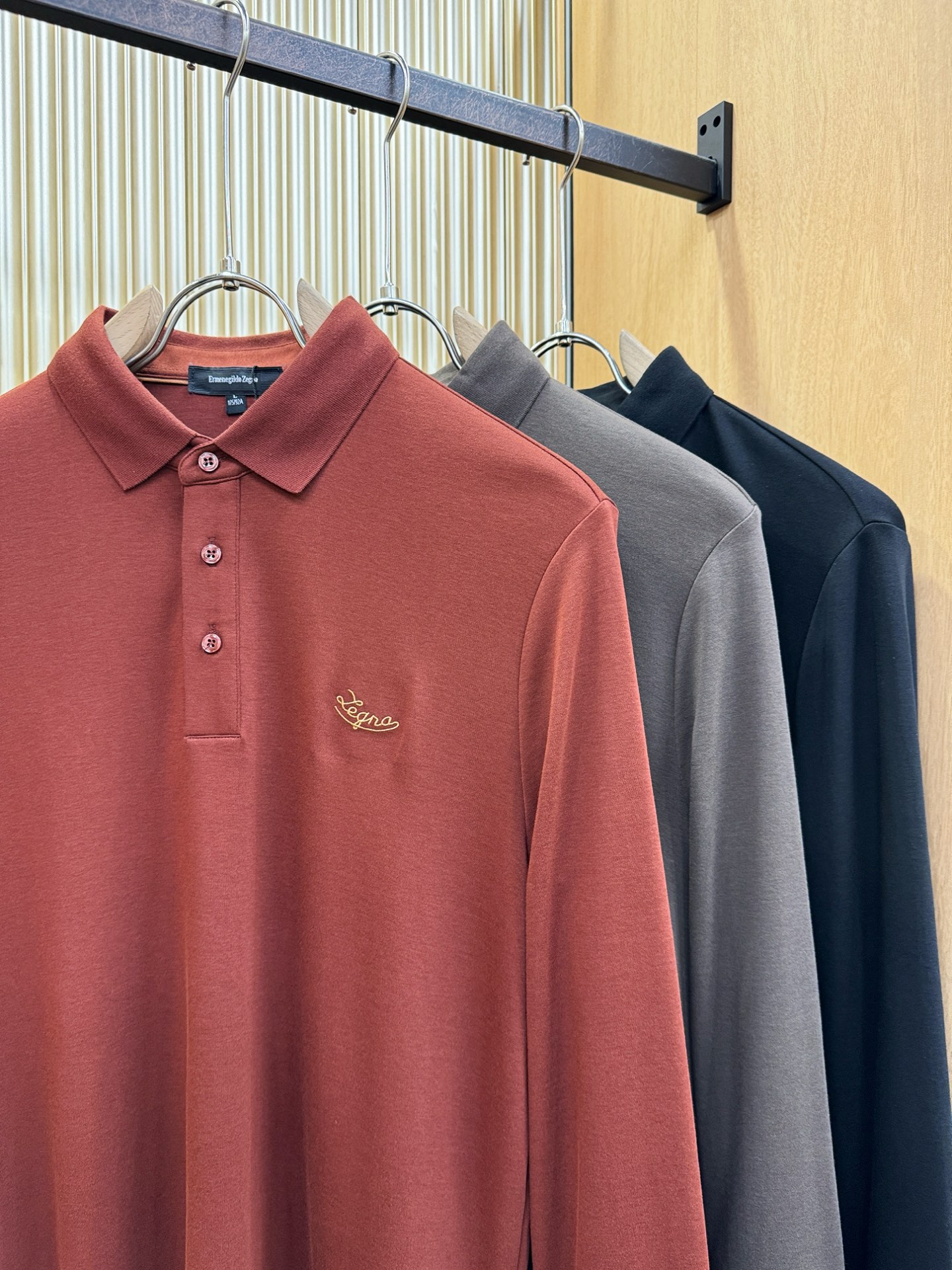 Loro Piana诺悠翩雅 新品 长袖翻领，经典Logo设计，百搭款 官网同步发售 定制面料，柔软细腻