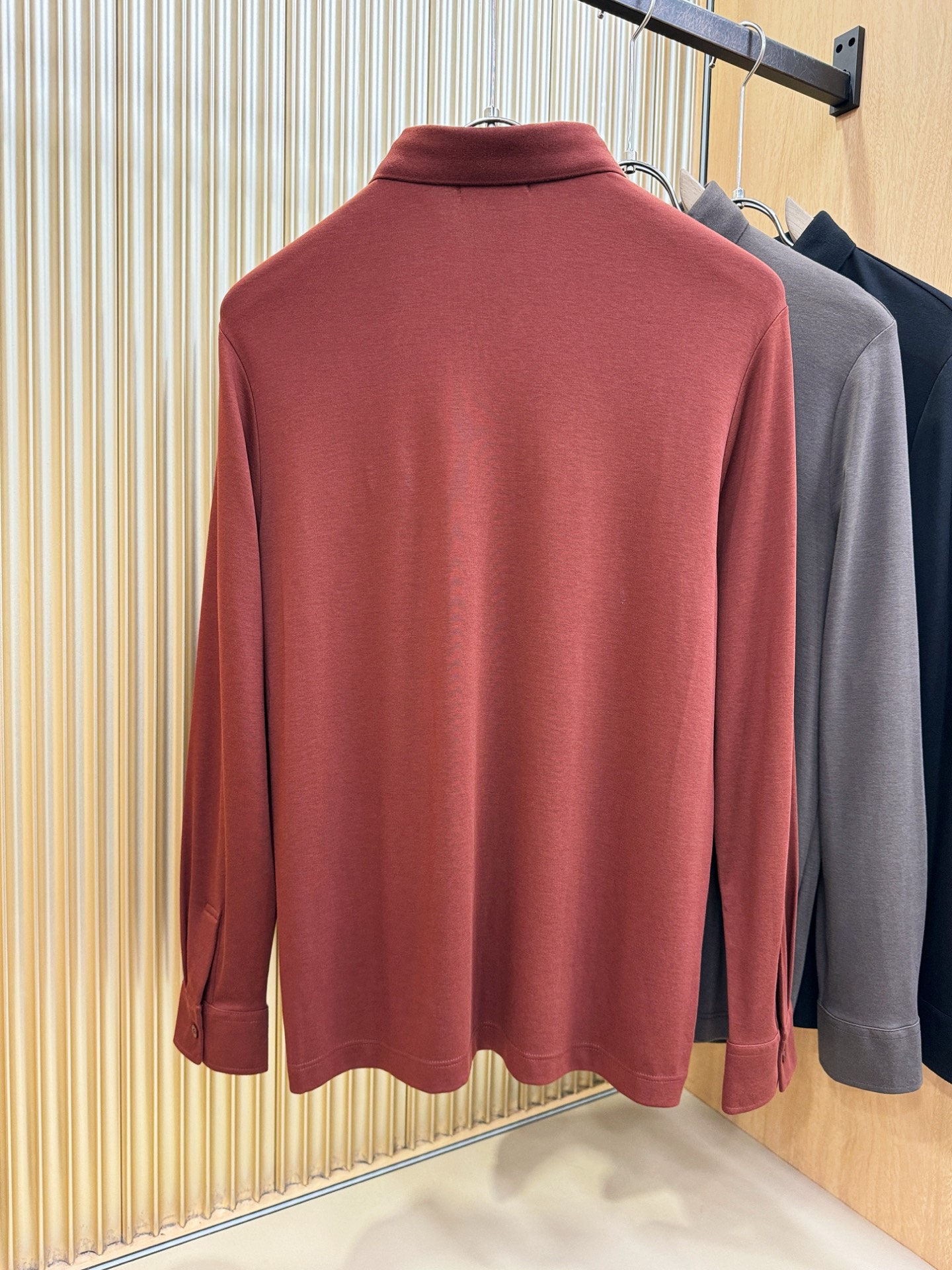 Loro Piana诺悠翩雅 新品 长袖翻领，经典Logo设计，百搭款 官网同步发售 定制面料，柔软细腻