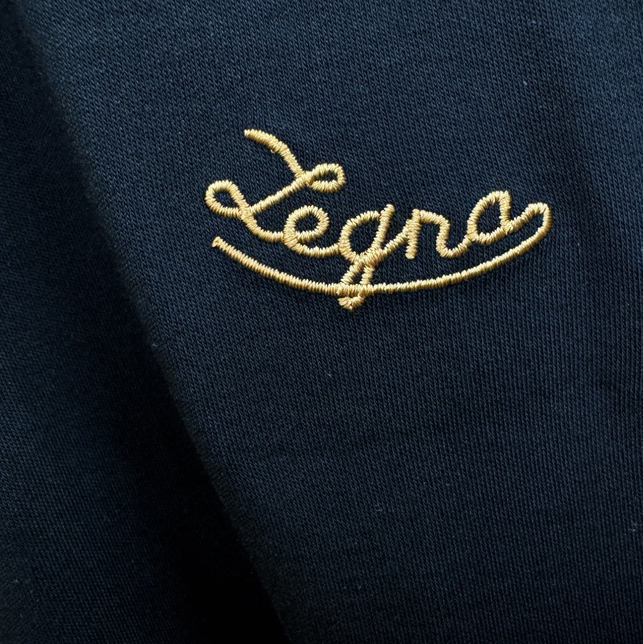 Loro Piana诺悠翩雅 新品 长袖翻领，经典Logo设计，百搭款 官网同步发售 定制面料，柔软细腻