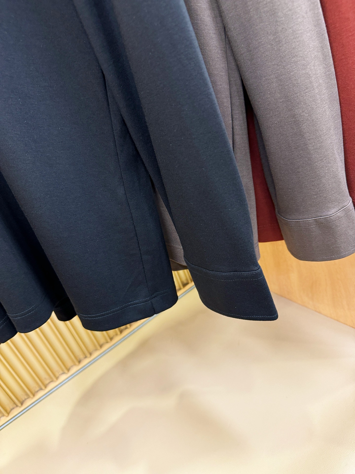 Loro Piana诺悠翩雅 新品 长袖翻领，经典Logo设计，百搭款 官网同步发售 定制面料，柔软细腻